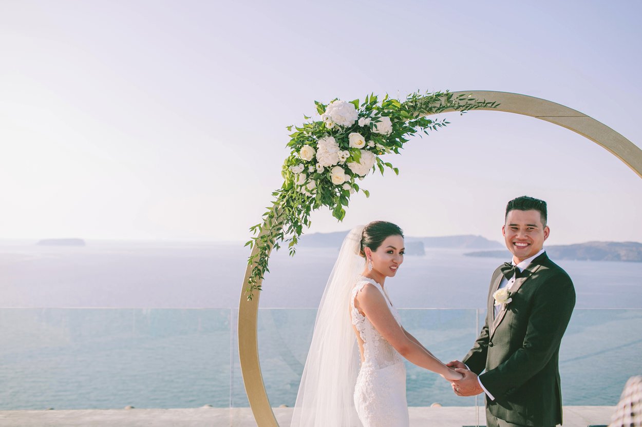 039-wedding-photographer-in-santorini.jpg