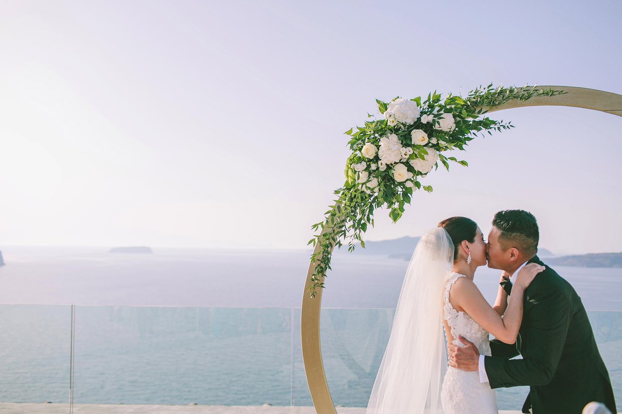 040-wedding-photographer-in-santorini.jpg