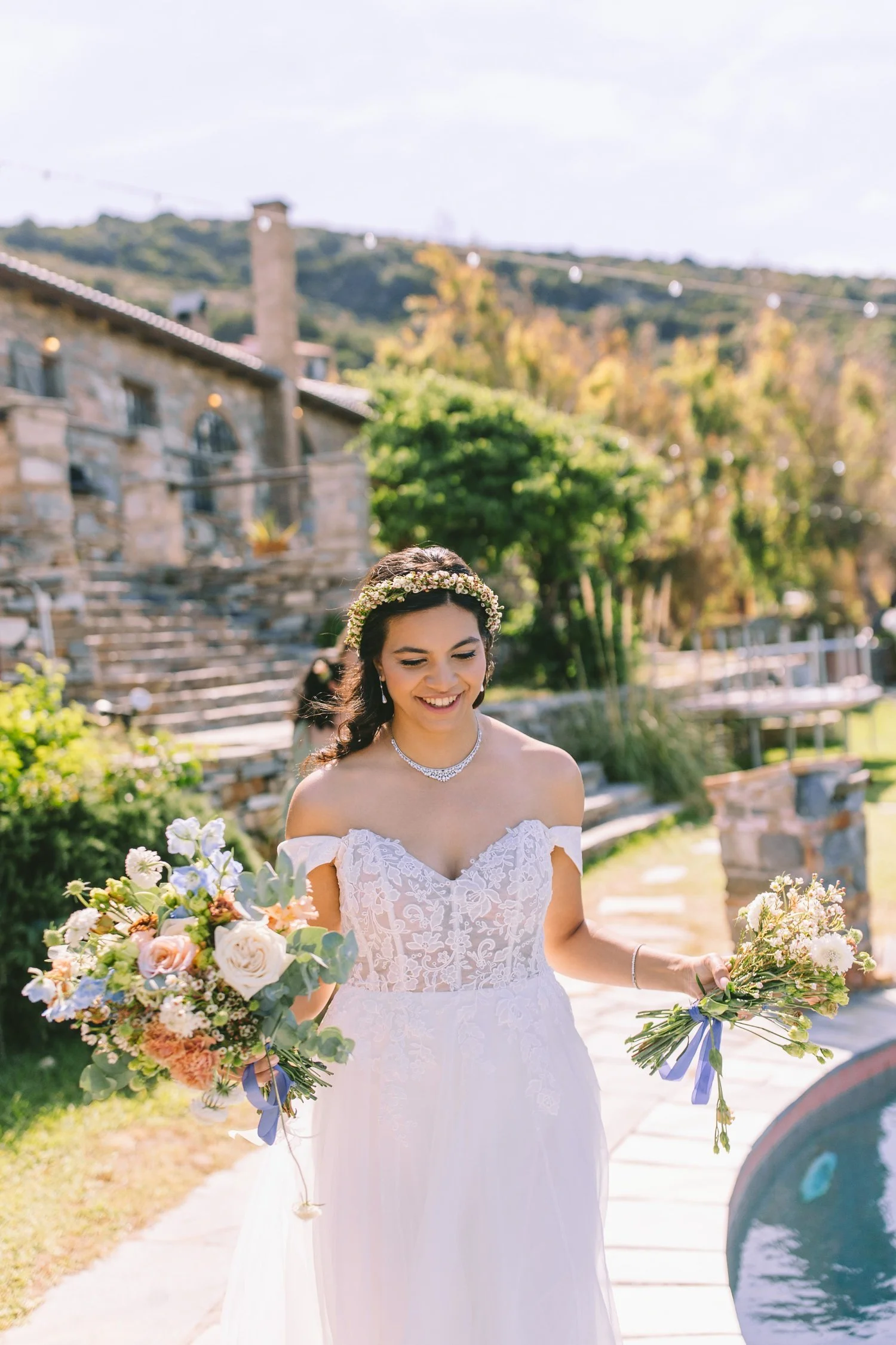 bride with bouquets 