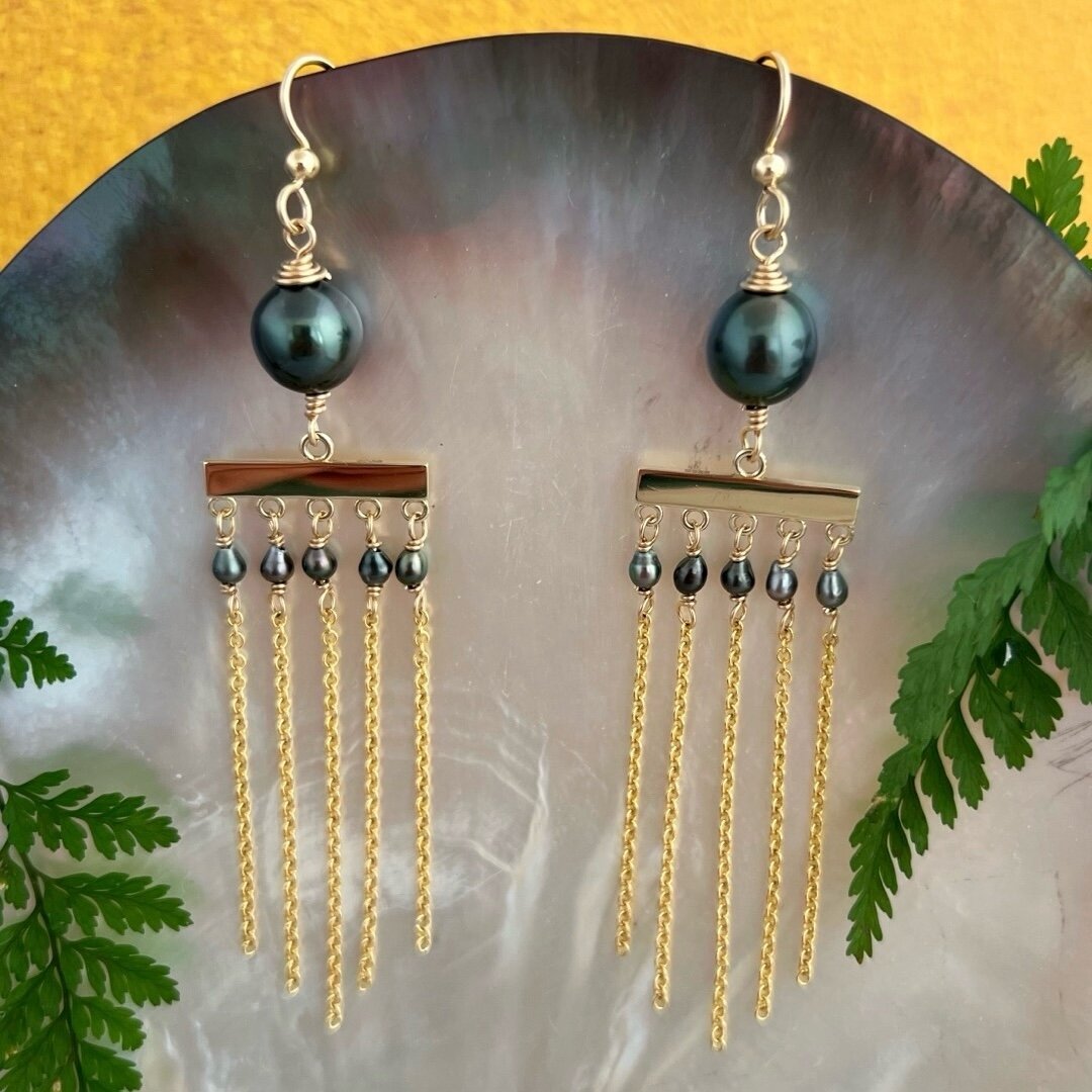 💥One and only , come and grab it before it&rsquo;s gone ! 💥

Join us for an exclusive shopping experience and indulge in Tahitian Pearls . 

Te Hotu Mana is where your pearly dreams will come true ! 

From unique pieces , extra large pearls , natur