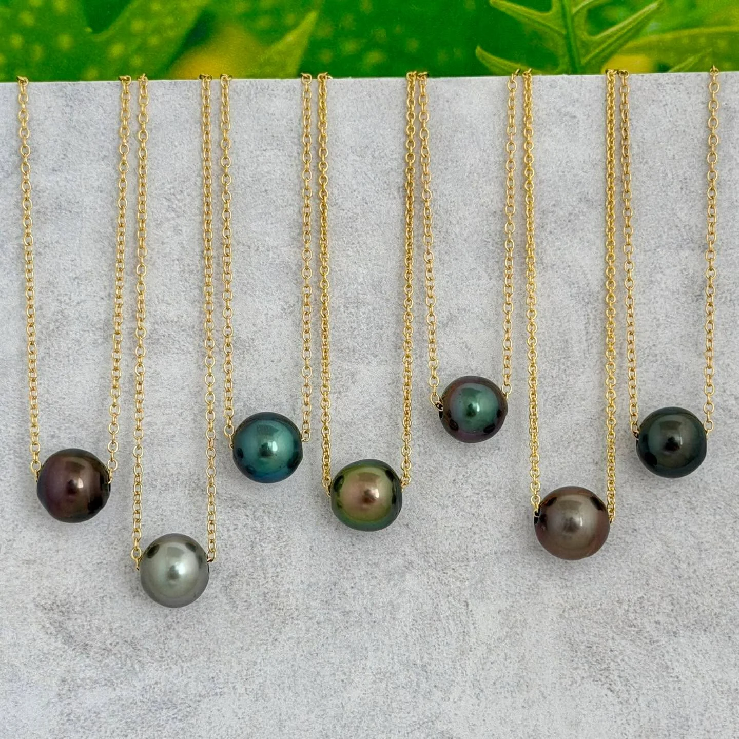 New drop 🌴✨
Tahitian Pearl Sliders &mdash; now available in a stunning range of natural colors.
Each pearl is hand-selected for its unique beauty, making every piece truly one-of-a-kind.