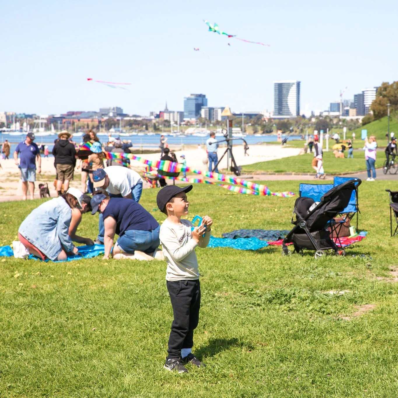 🌞 SUNDAY IS CALLING! 🌞
Kids+ Kite Festival
Event time: 11am - 2pm
Location: Rippleside Park
We expect large numbers, so please be mindful of this and allow plenty of time to travel and park 🙂
Accessibility Guide -&gt; Bio