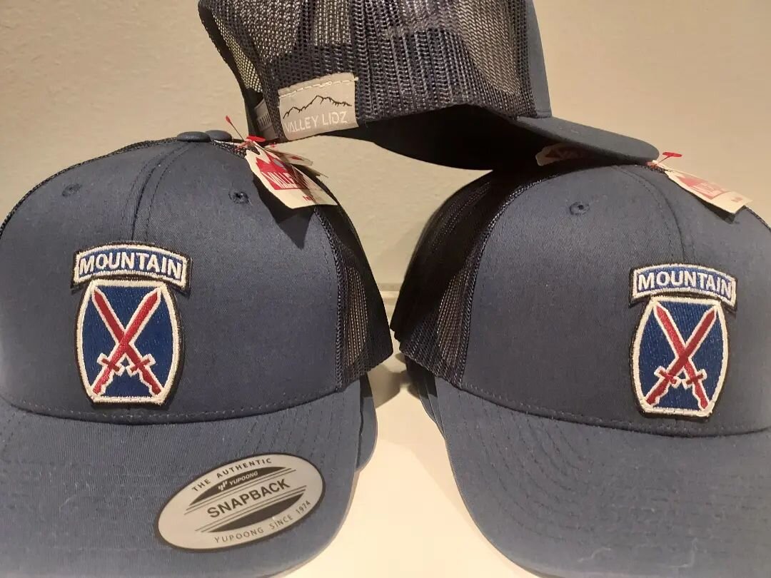 @vintageskiworld 

@valleylidz  just dropped of 24 new navy/navy #yupoong hats with a sweet 10th mountain division sewn on patch @vintageskiworld  @10th_mountain_division

#10thmountaindivision #vail #vailcolorado #patch #sewnonpatch #sewing #10thmou