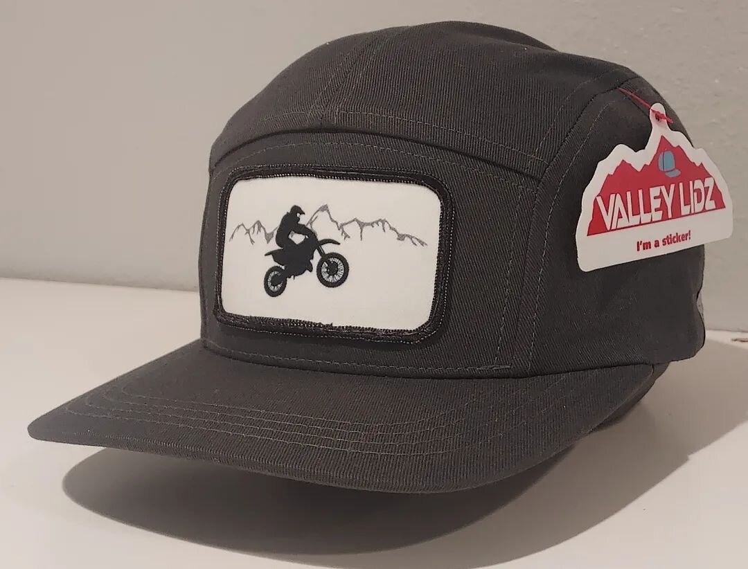 Camper hat with sewn on moto bike patch. This is just one of many combinations that we have available from valleylidz.com 
This combination was @phoebelinnaea
custom choice, and it's 🔥 

#valleylidz
#camper #camperhat #brap #moto #motocross #mountai