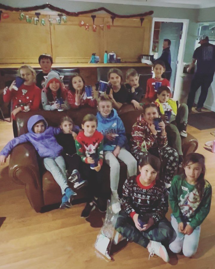 Wow!!! What a way to kick off the holiday season! These kiddos and Coach Justin braved the cold weather for some fun tennis games, pizza and hot cocoa! They came dressed in their best Christmas sweaters!! Huge shout-out to @adele2779 for planning and
