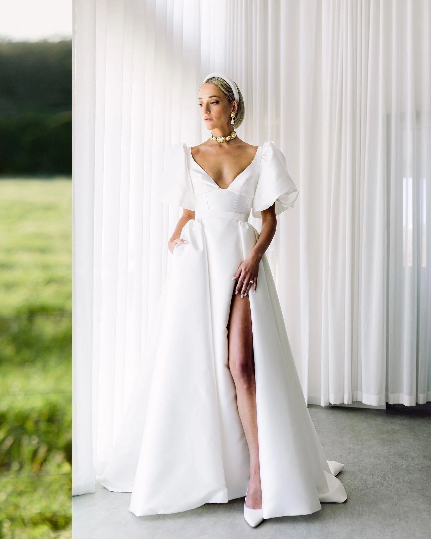 A little commotion for ✨The Dress✨
Photography 🤍 @teneilkablephoto 
Dress 🤍 @kwhbridal
MUA 🤍 @jessrodinmua 
Hair styling 🤍 @maynestudio 
Hair colour 🤍 @kira.studioblack 
Accessories 🤍 @valerejewellery @reliquiajewellery @mi_piaci
.
On a persona