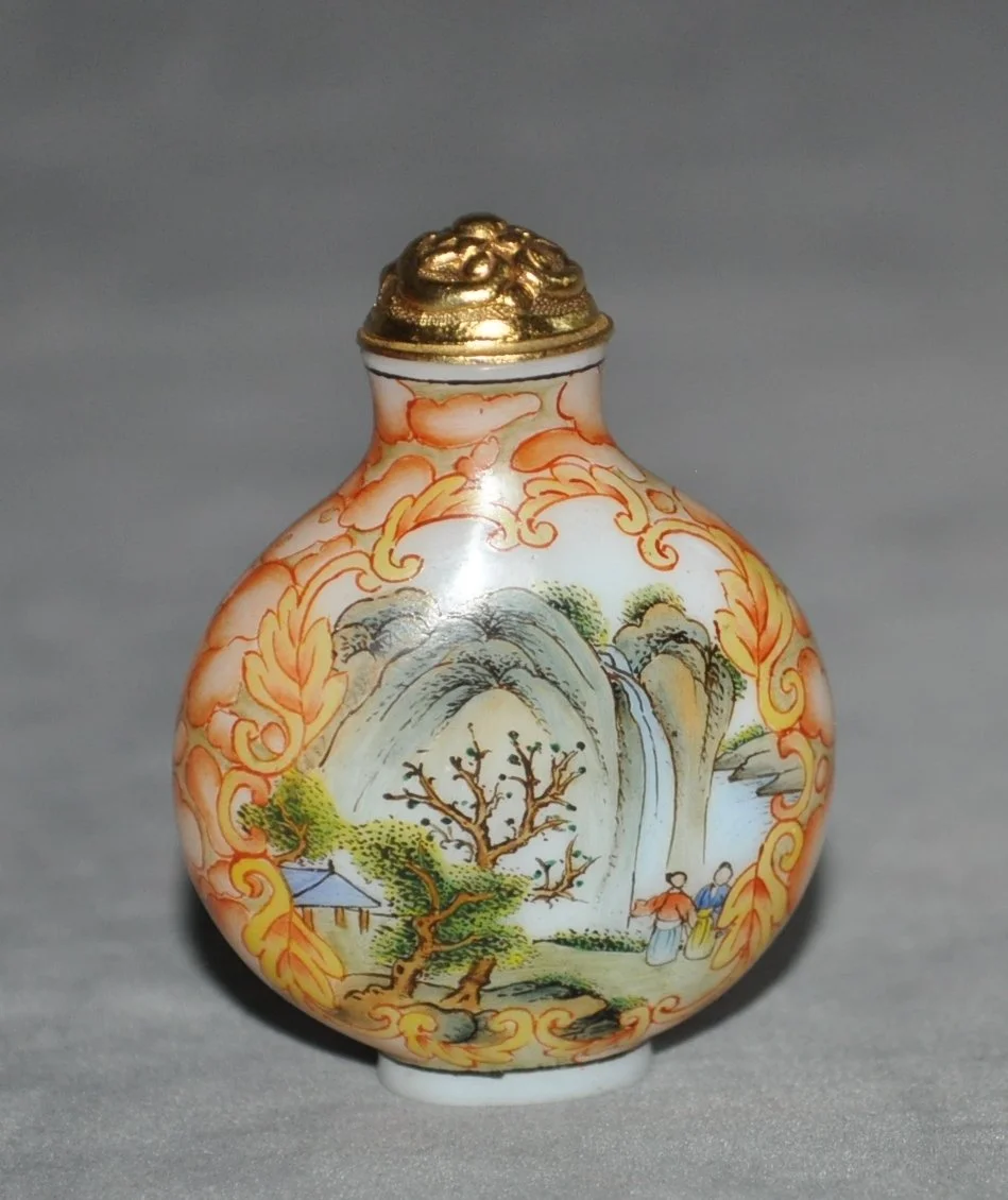 乾隆 涅白玻璃料琺琅彩御制开光二老桃花山水鼻烟壶4.5x2.3x5.1cm DSC_1004.JPG