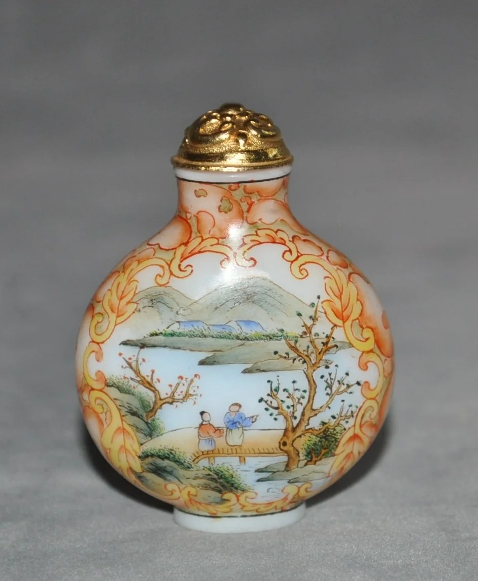 乾隆 涅白玻璃料琺琅彩御制开光二老桃花山水鼻烟壶4.5x2.3x5.1cm DSC_1005.JPG