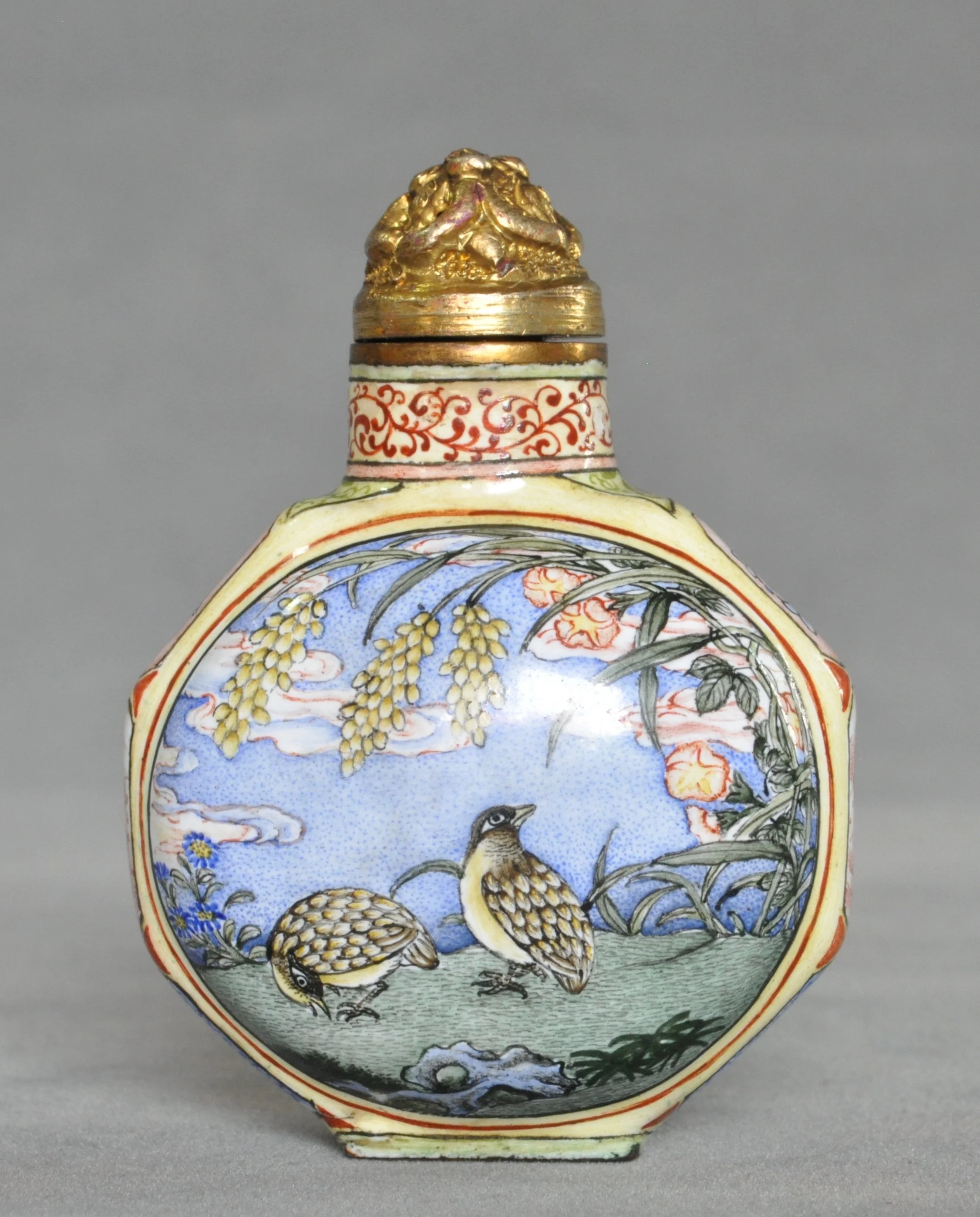 LKW84乾隆 御制琺琅彩铜胎御制面喜鹊鹌鹑边胭脂红西洋屋    八边鼻烟壶 4.2X3.0X5.9公分 台北故宫有类似鹌鹑图案但圆形琺琅彩铜胎圆鼻烟壶 DSC_0317 - Copy.JPG