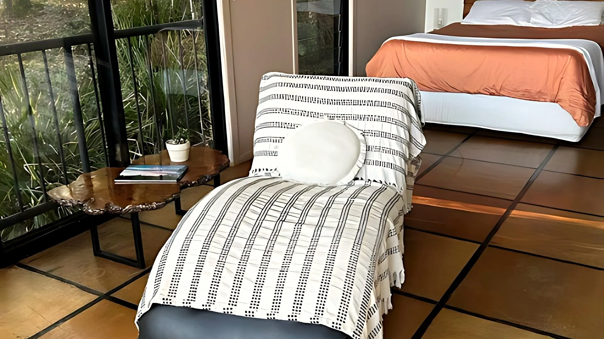 forest_daybed_alt_enhanced.jpg
