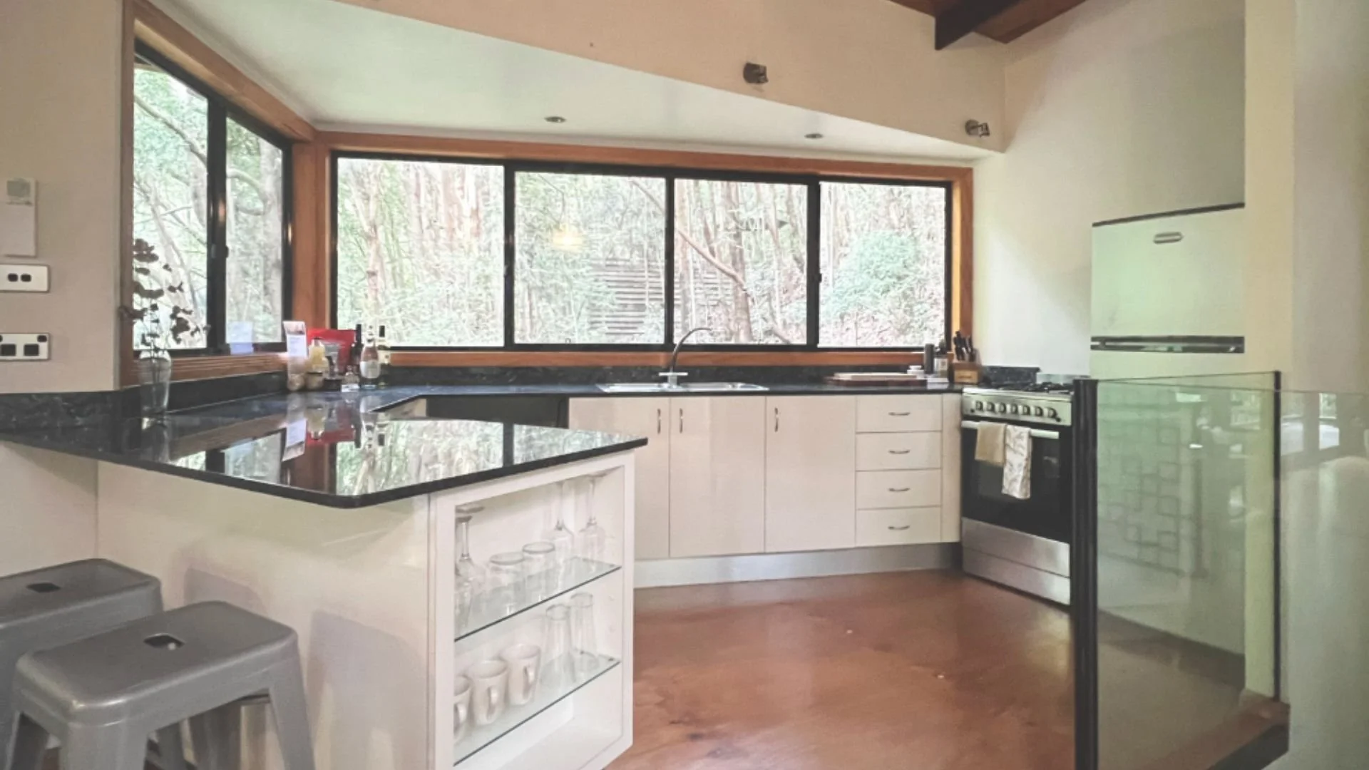 Hideaway Chalet - Kitchen.jpg