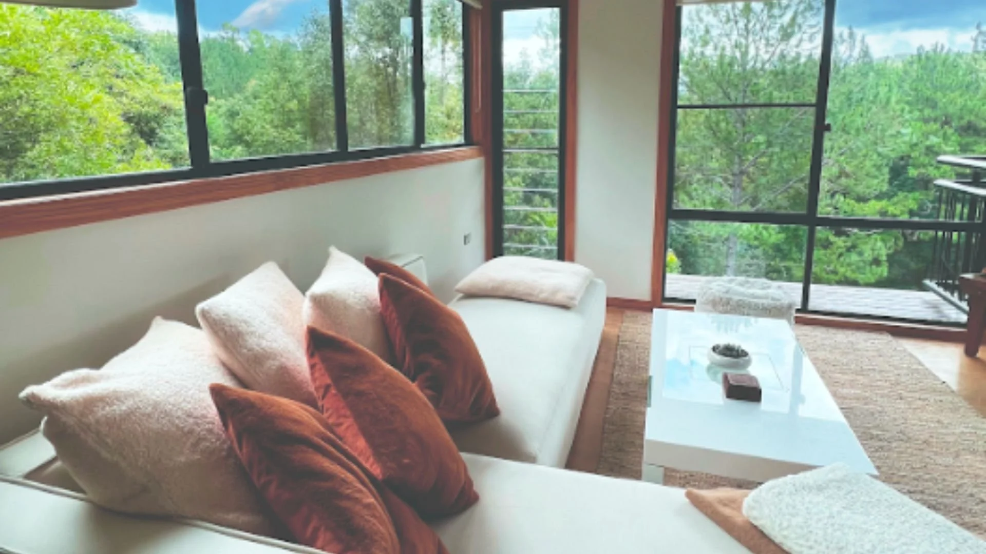 Sunrise Chalet - Day Bed.jpg