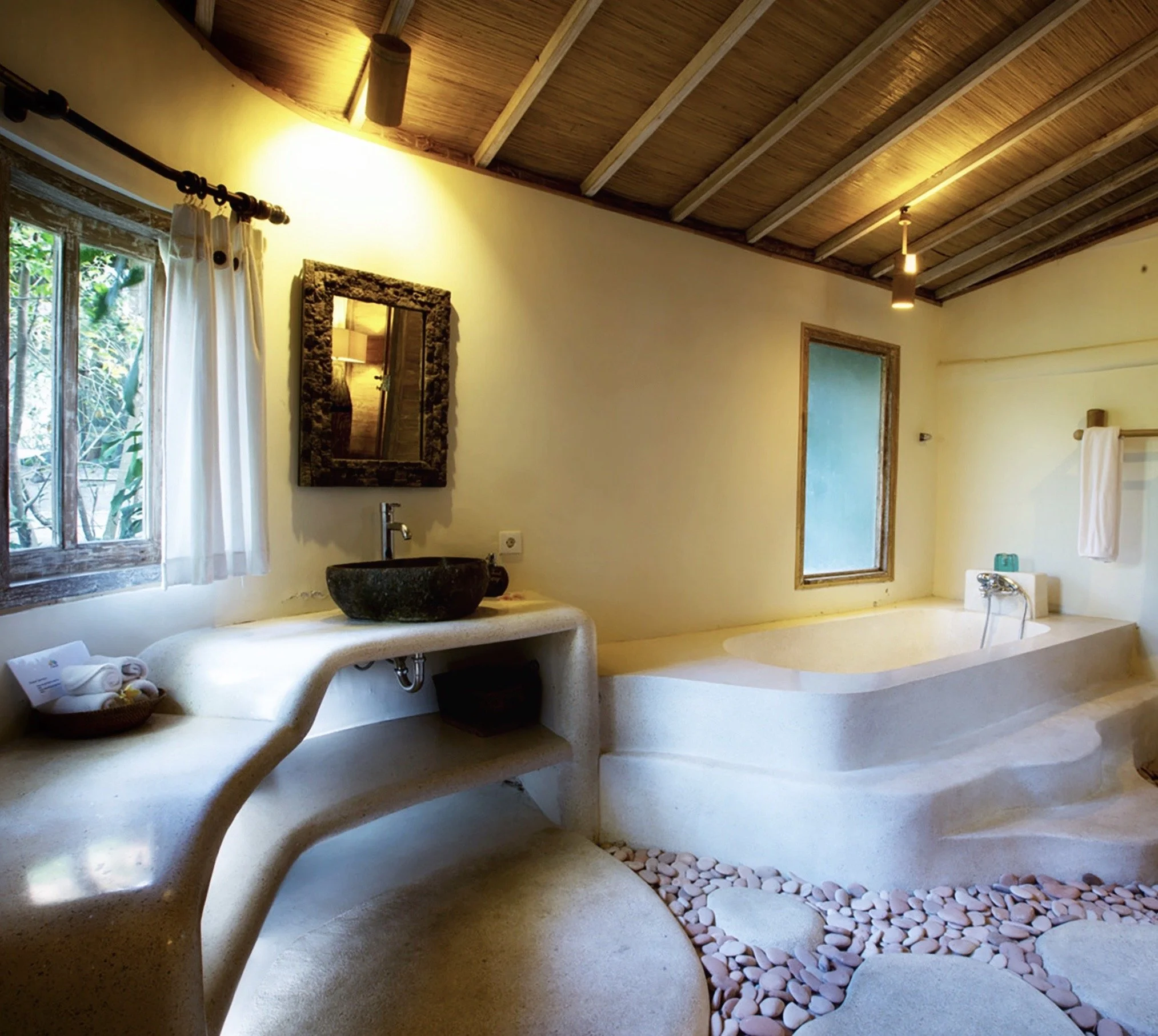 Naya-ubud-bathroom-amrita.JPG