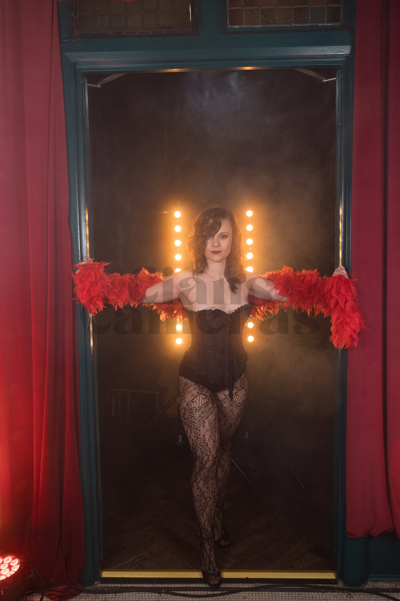 Burlesque-YTH-160.jpg