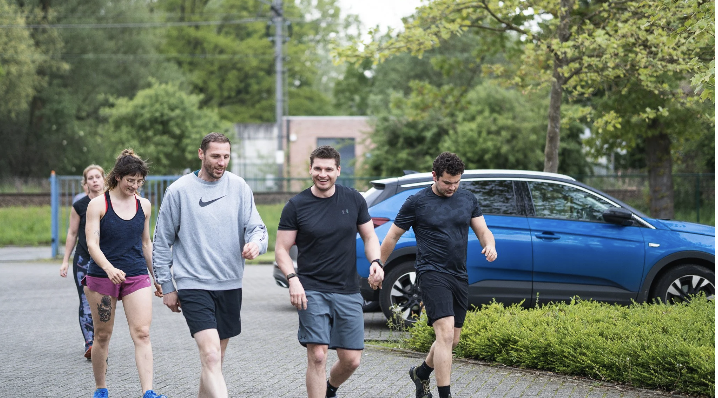 Groepstraining vs. solo trainen: wat geeft betere resultaten?