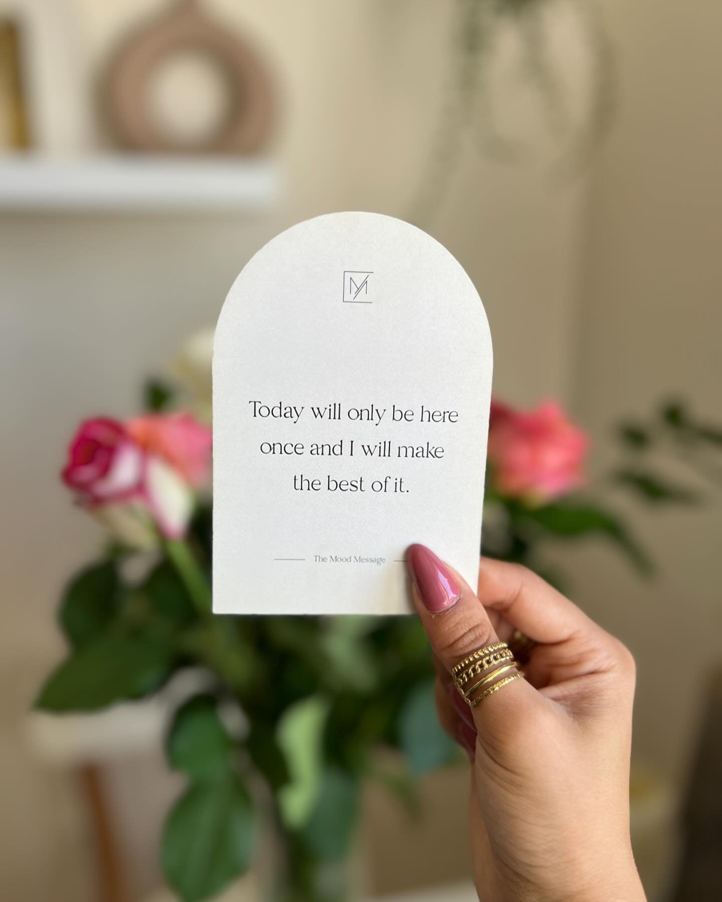 This is your reminder to thank yourself for every step you&rsquo;re taking 🤍✨
Even the smallest actions matter.

#personalbranding #brandingstrategy #brandvisuals #branding tops #flowersday 
#strategiemarque #moodcdesign #algeriandesigner #mindset #
