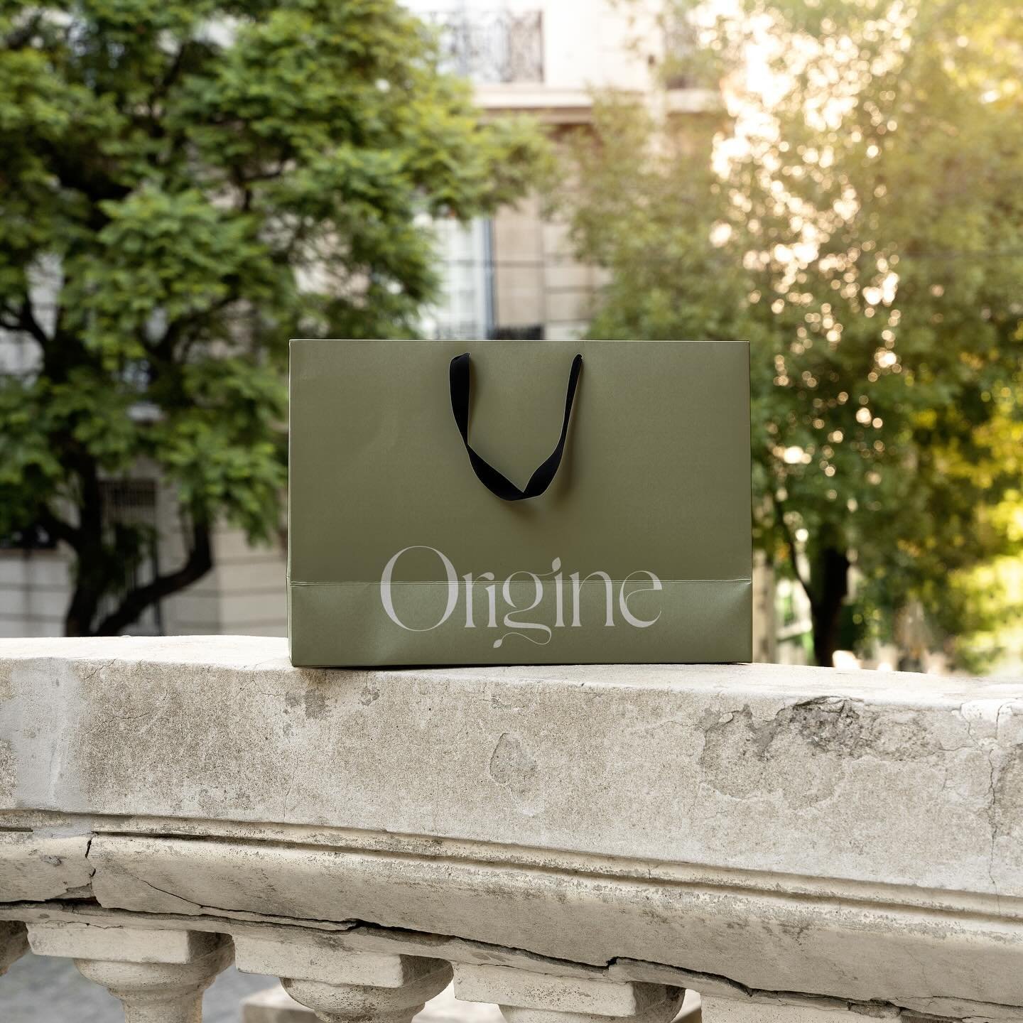 Introducing Origine, back to source✨ where authenticity meets holistic well-being.

I chose to subtly costumise the letter g as it&rsquo;s representing the center 🍃 

New Branding Reveal | In the essential oils and aromatherapy field, Origine commun