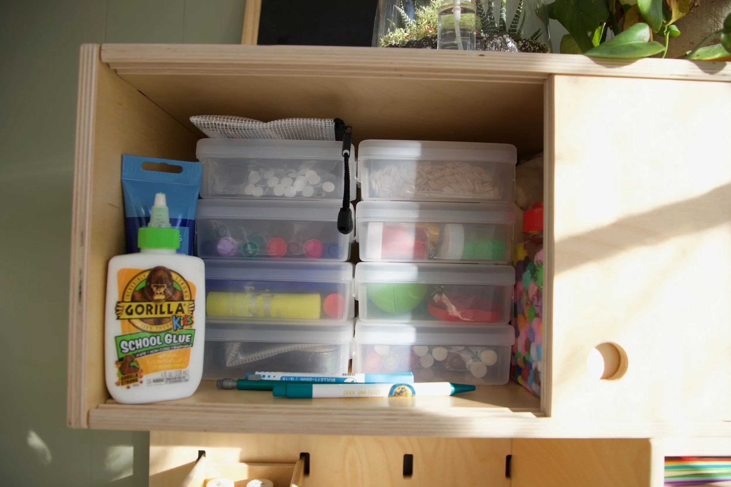 how to set up a montessori art station