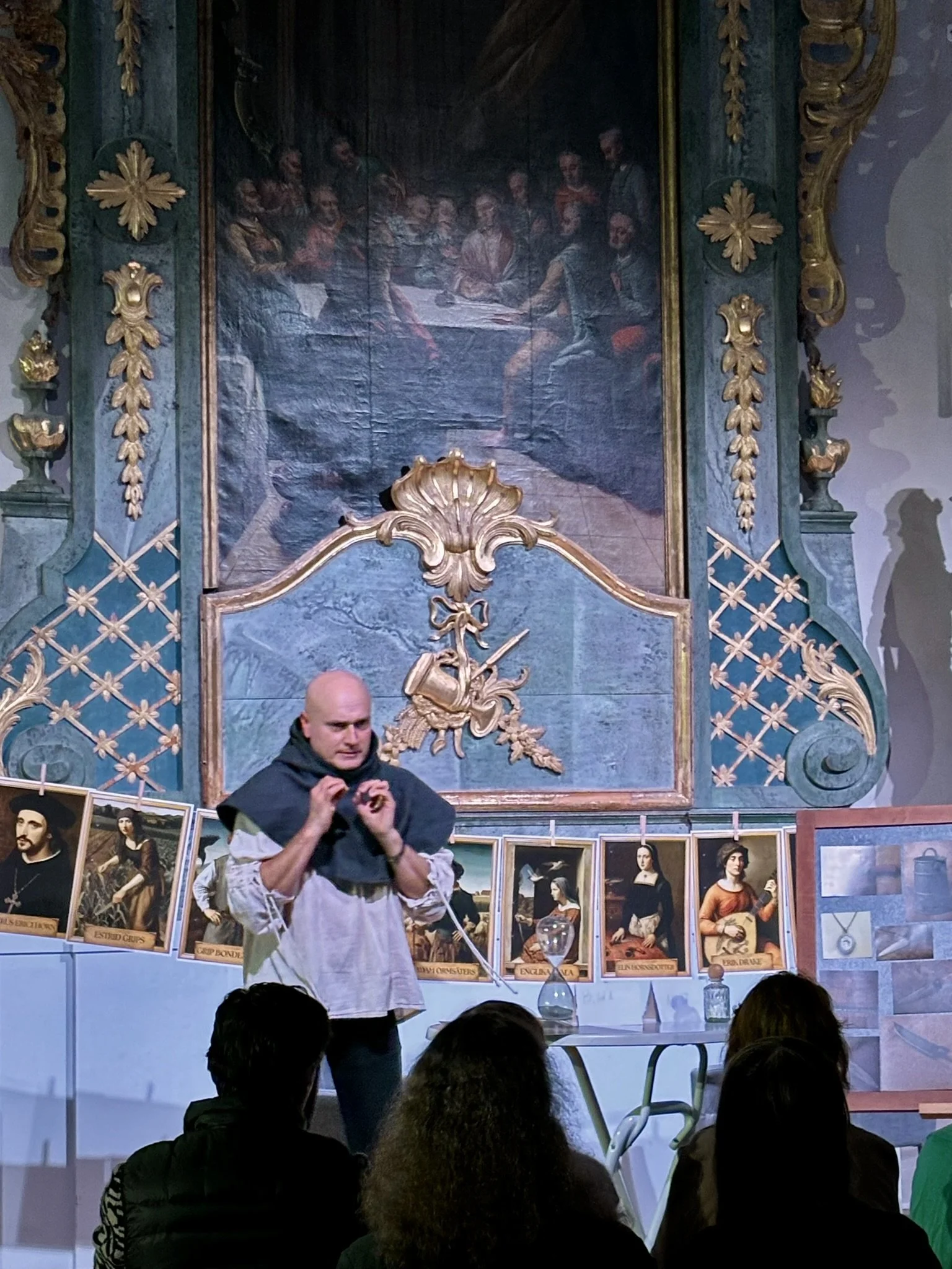 Premiären för en interaktiv mordgåta på Historiska museet: Ormens hjärta. Foto: Josefine Danell Karlberg. Spelledare Anders Danell.