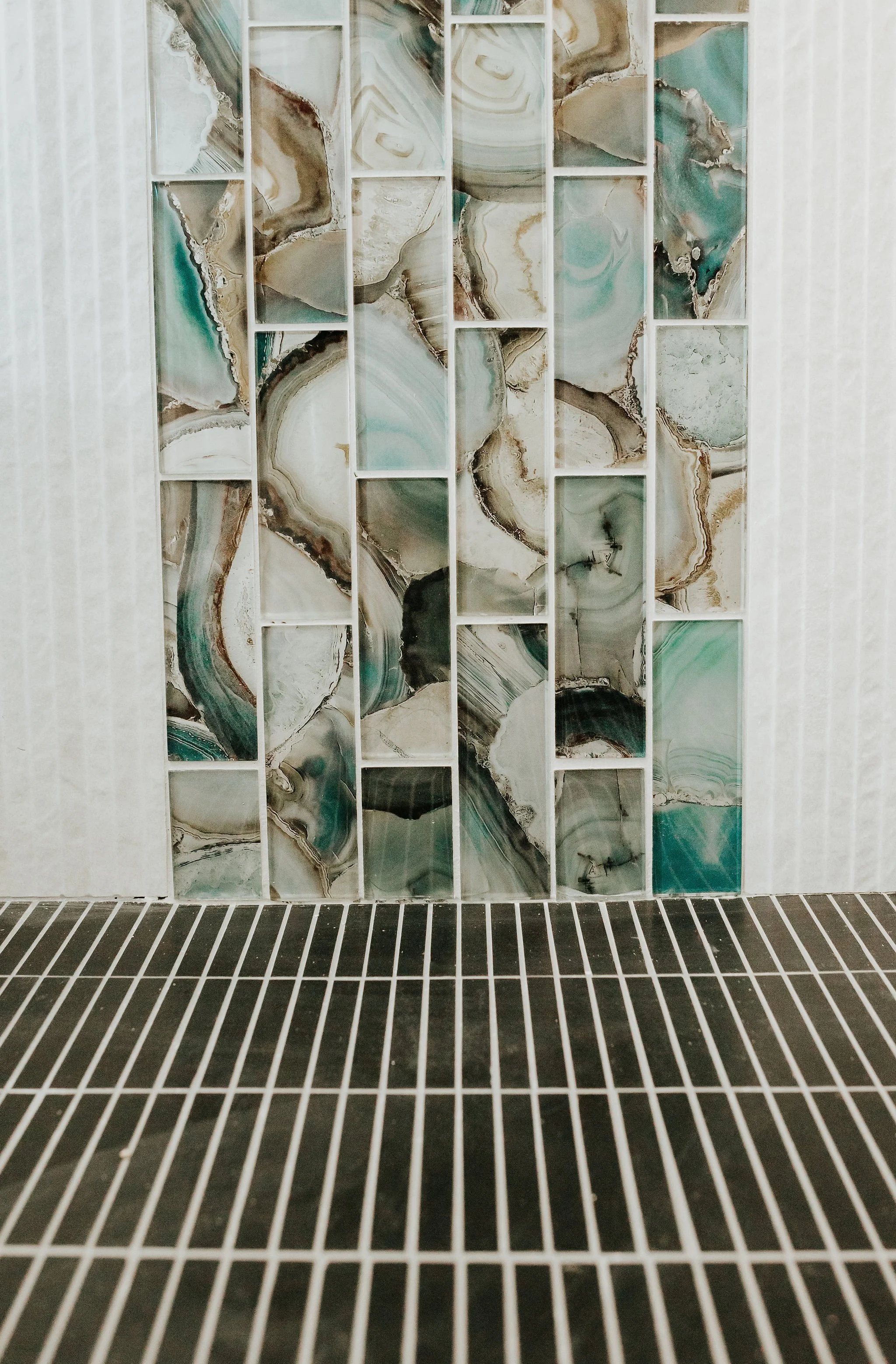 Guest Bath - Black, White & Abalone