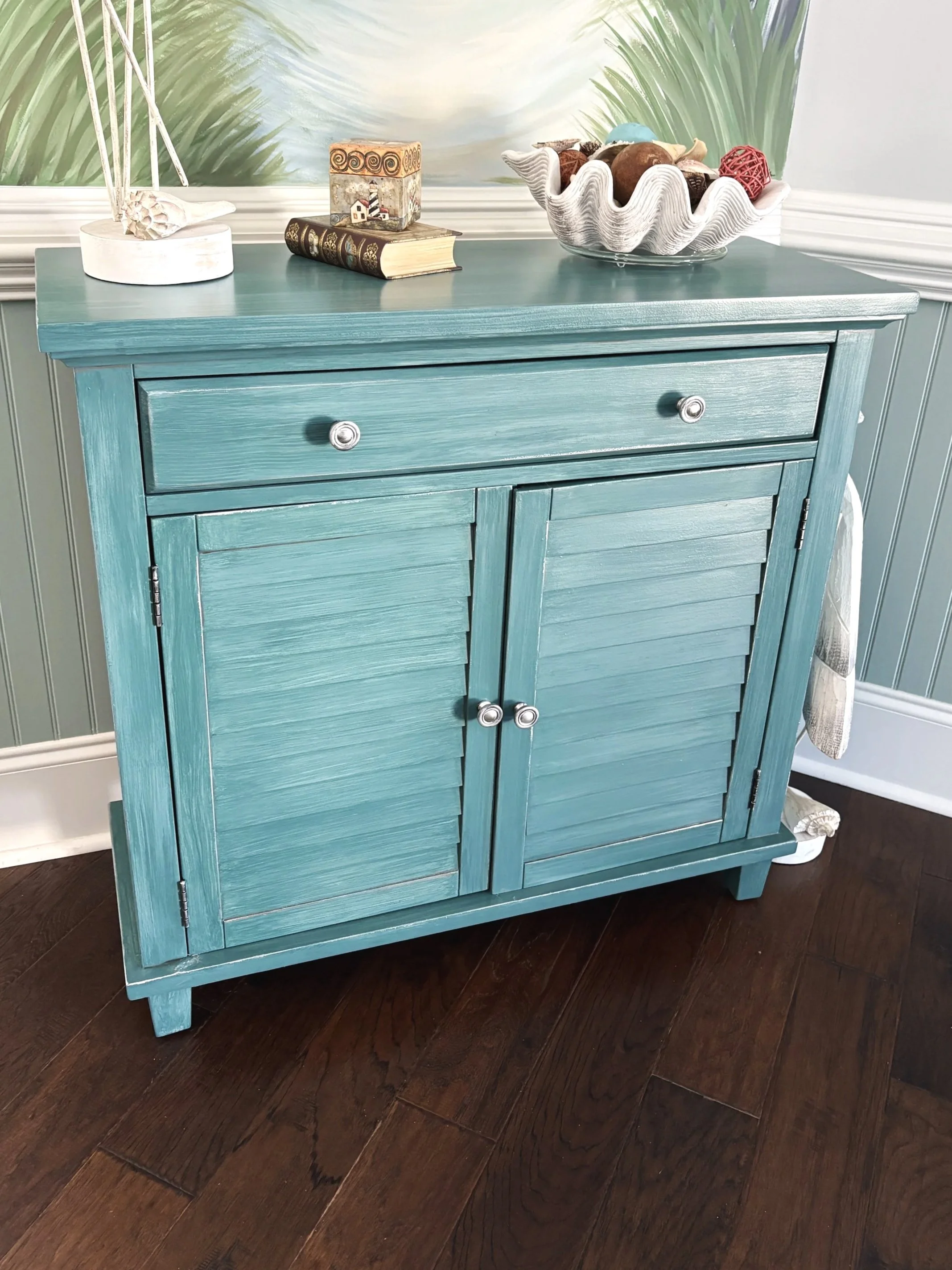 Tone on tone shades of teal with silver metallic accent