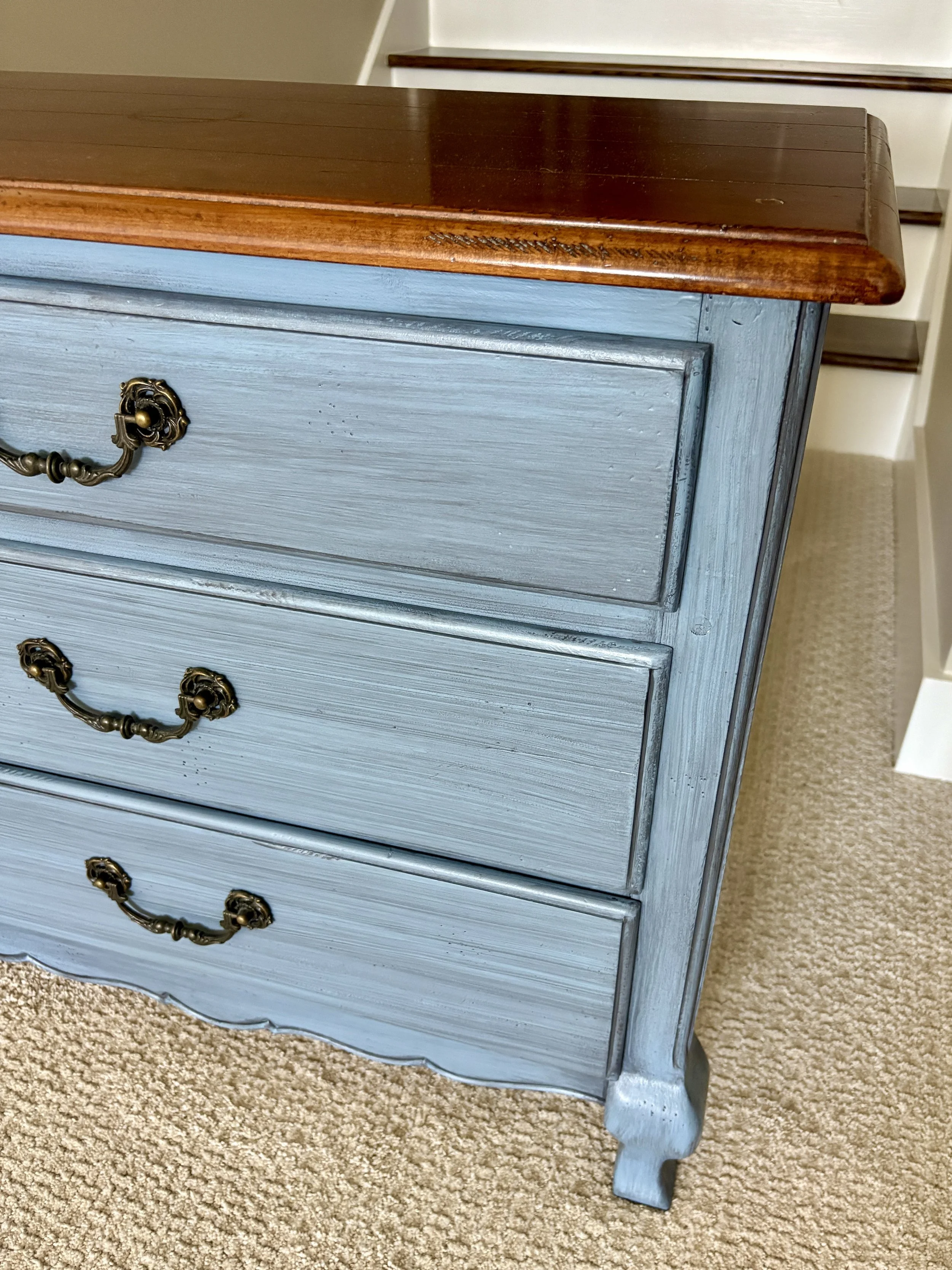 Detail of dry brush technique in shades of French blue hues