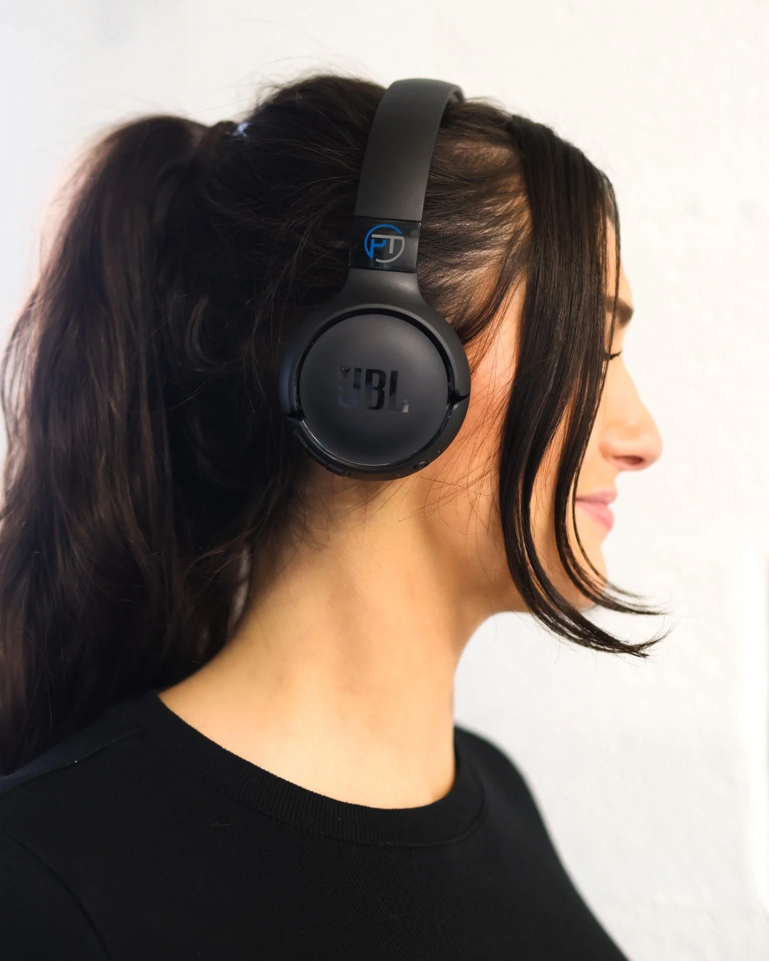 Is your spring employee gifting strategy ready? ☀️

Branded headphones are perfect for employees who need some office quiet time or a lunch break walk!