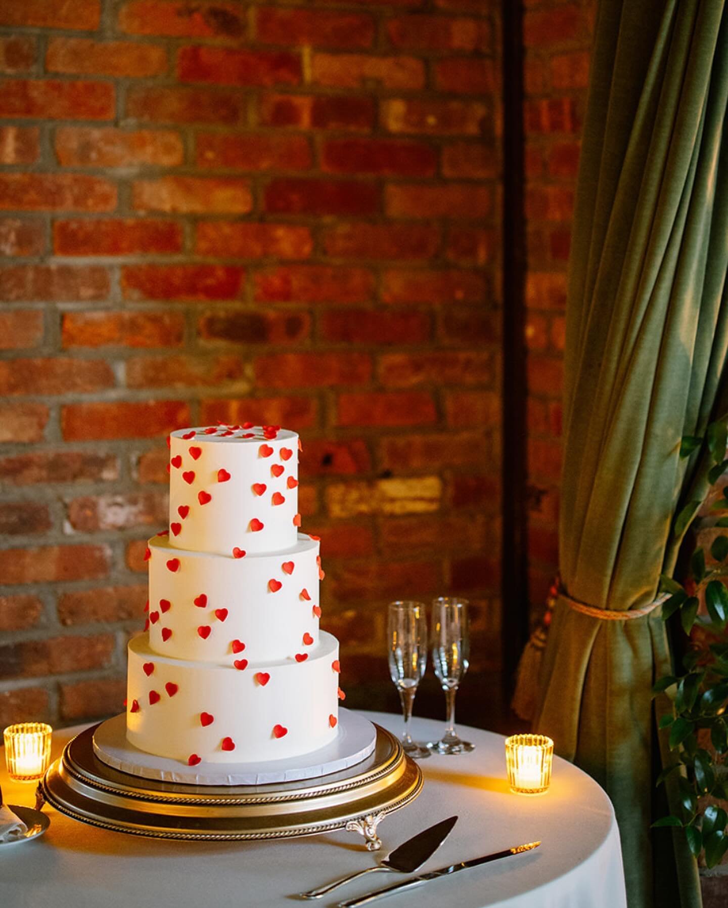 Every detail tells a story. From the table settings to the wedding favors, each personal touch is a love letter to your journey together.

Venue, Food, + Drink: @boweryhotel
Cake: @asimplecake_nyc
Photographer: @joelinny
Florist: @graceandgritflowers
