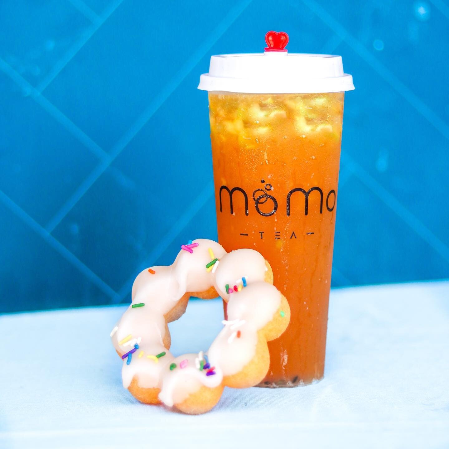 Friday mood 😍 Order a refreshing fruit tea with a 6-pack or 12-pack of mochi donuts! 

Open 11-7PM daily; we are closed on Tuesday&rsquo;s.
&bull;
&bull;
&bull;
&bull;
#momotea #momoteabr #batonrougefoodies #mochinutbr #batonrougetea #limetea #limep