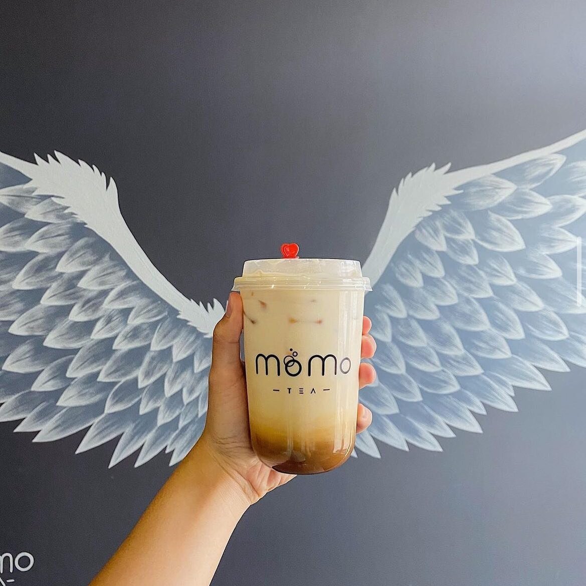 Order up 🧋Have you stopped by for a  coffee break yet? Choose from our lattes, frapp&eacute;s, milk tea coffee, and more.

📸 | @eats.with.linh 

🕑 Open 11-7PM daily; we are closed on Tuesday&rsquo;s
&bull;
&bull;
&bull;
&bull;
#momotea #momoteabr 