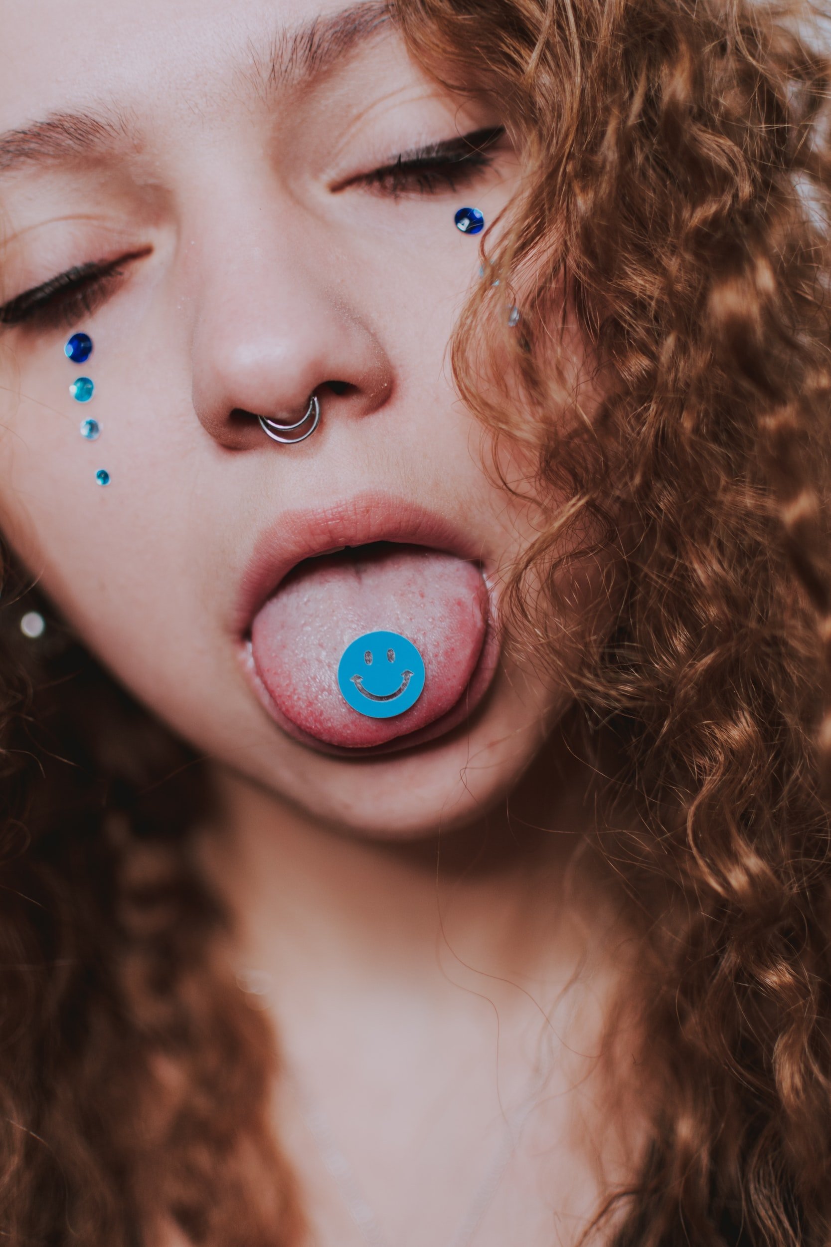 How to Deal With Nose Piercing Sinking In | Nose piercing stud, Nose  piercing, Piercings unique