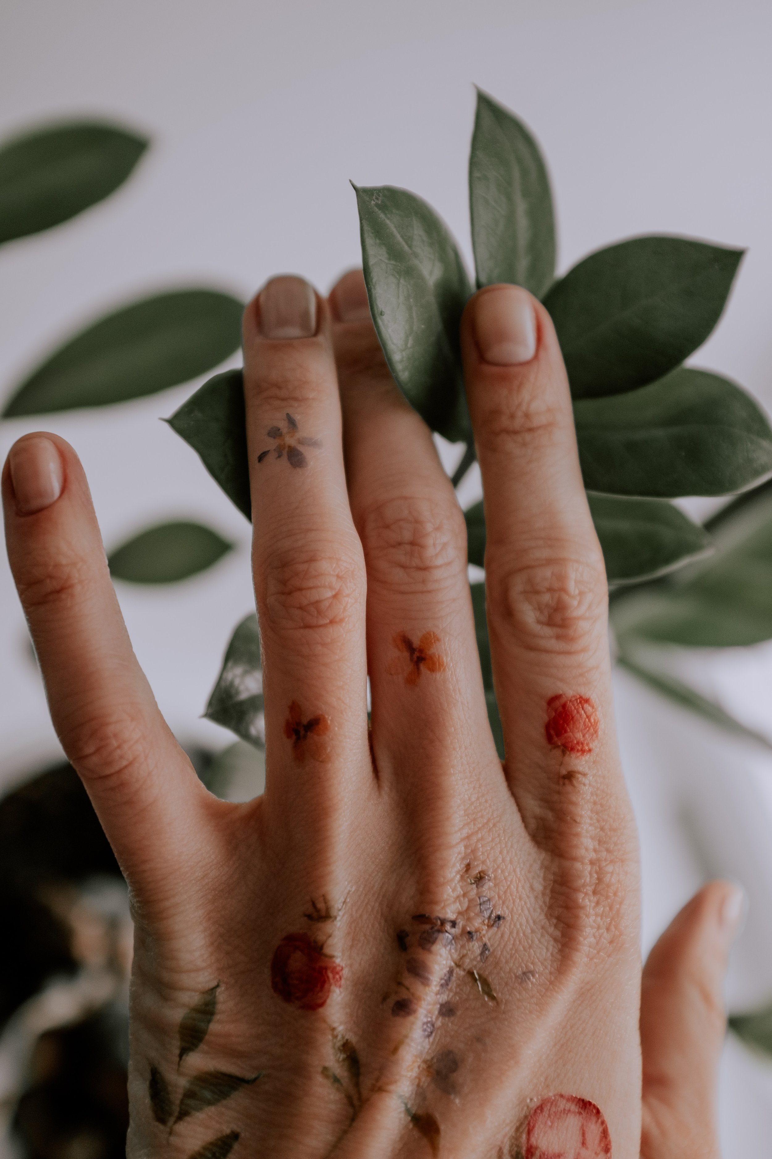 Finger tattoos: things to keep in mind before getting one - tattoogenda.com