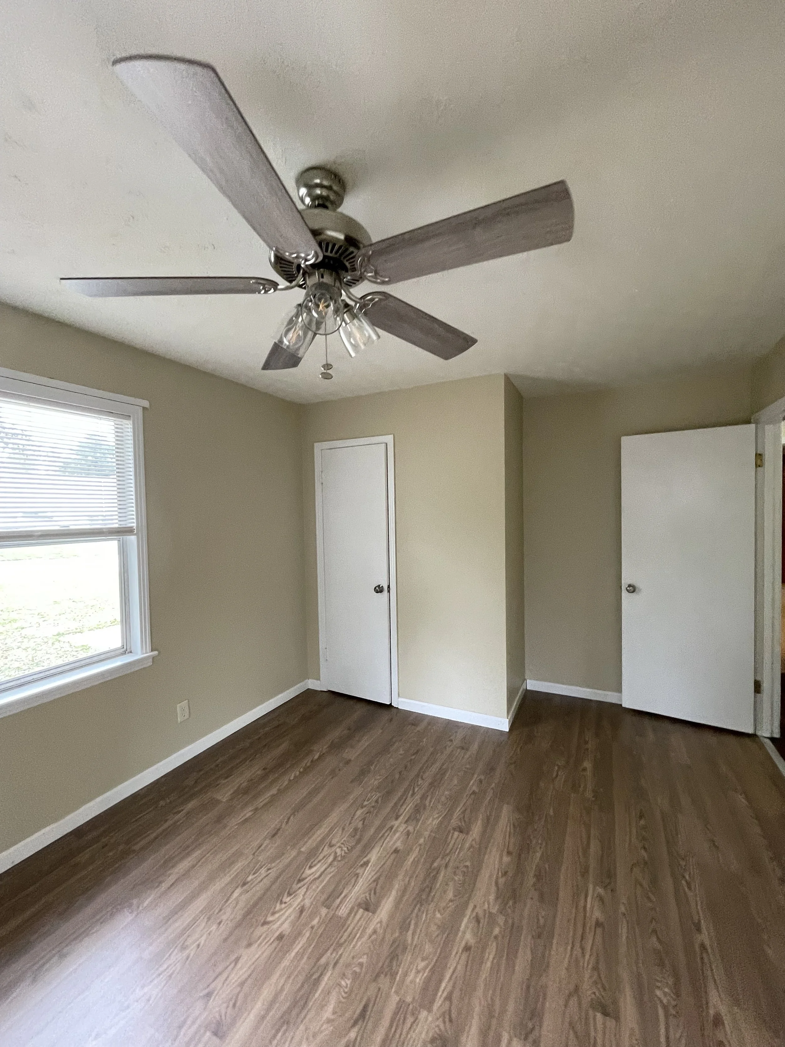 dale bedrom 3 light floor.jpg