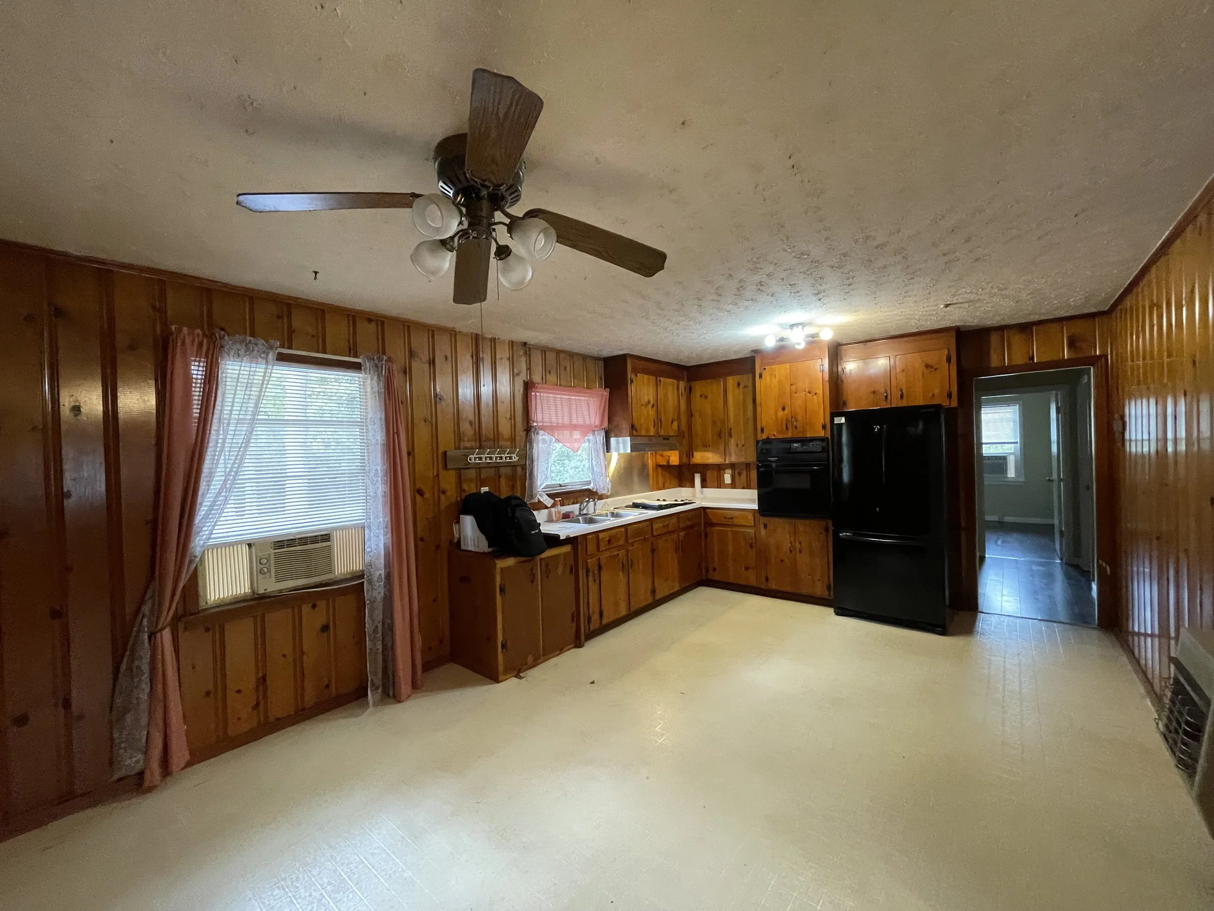 dale kiytchen from dining spacious.jpg