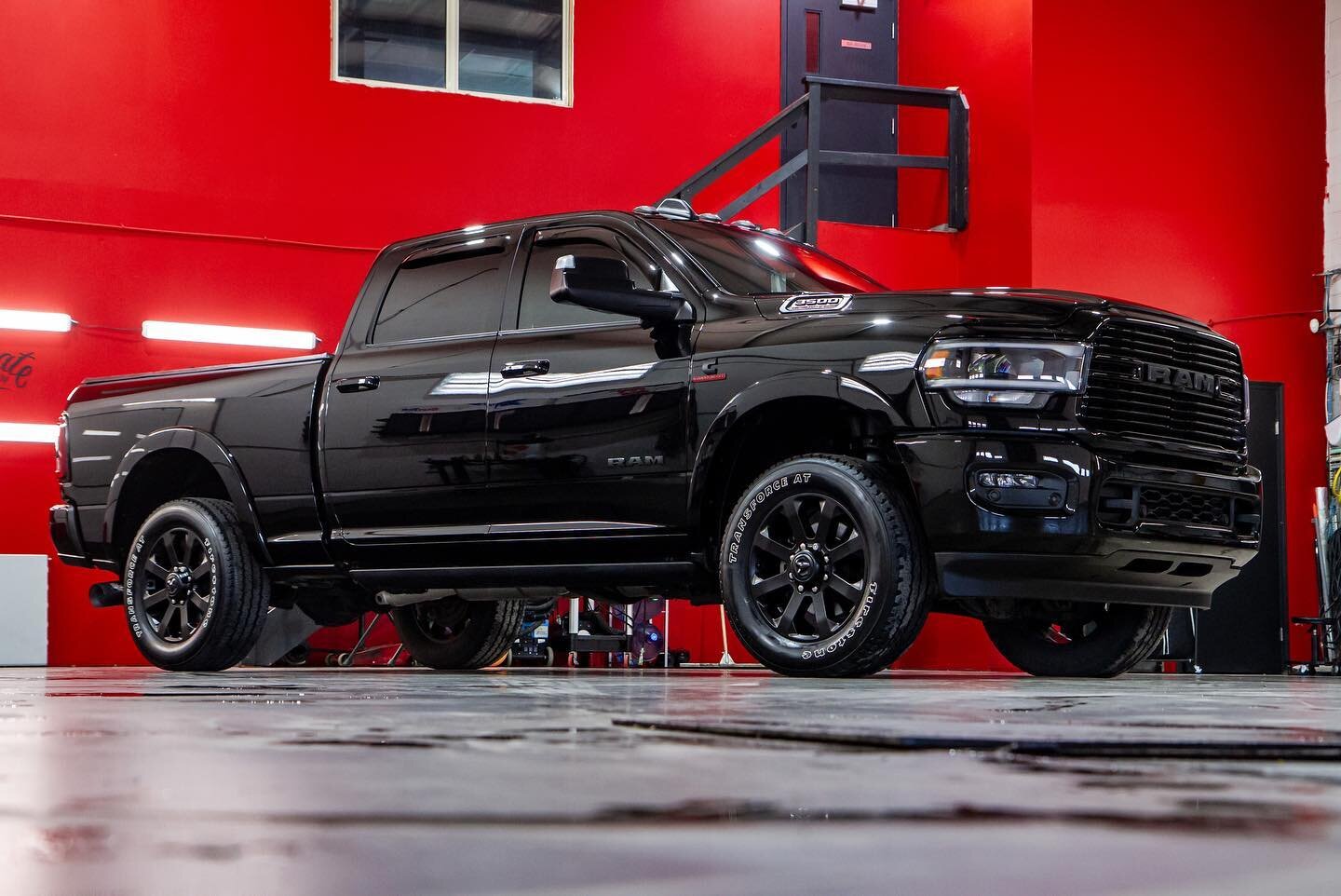 Keep your ride looking like new with SunTek Films &amp; SB Coatings 🛡️💧Eric chose our top New Vehicle Package, the Level 3, to give his new Ram complete protection against wear from the road and environment. He also wanted the windows darker so we 