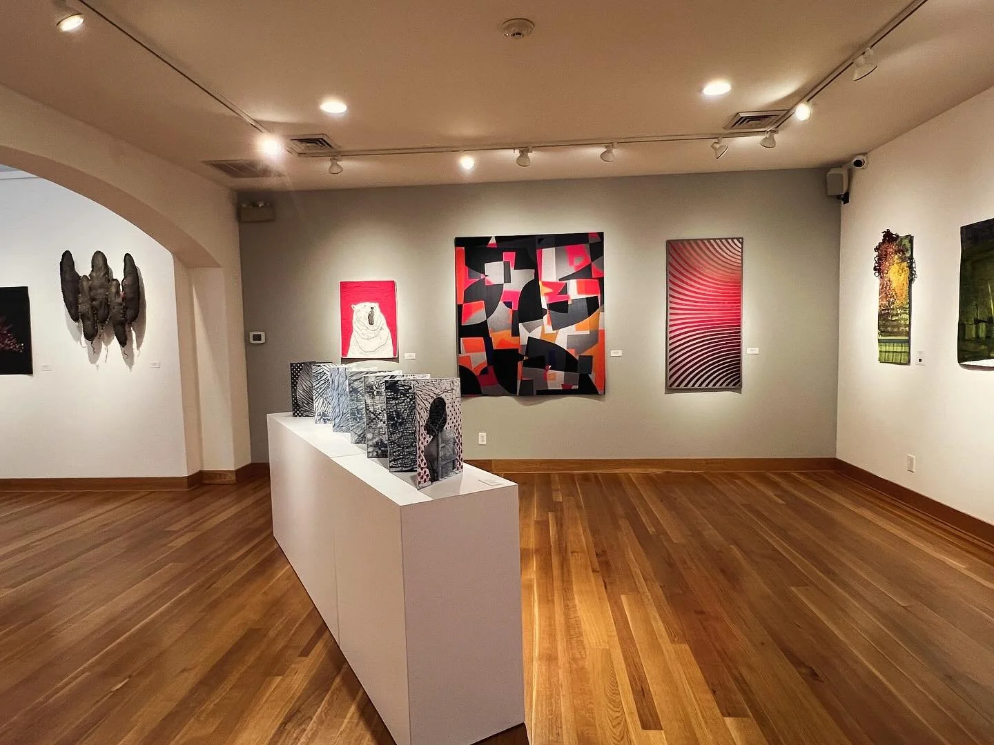 Huge thanks for your comments on my previous post. I feel alone with these thoughts so it is encouraging to find I am not.  I so appreciate those who shared: this is what makes the Instagram community great.  Photo credit: @pavlik_sarah_j  #Artquilte