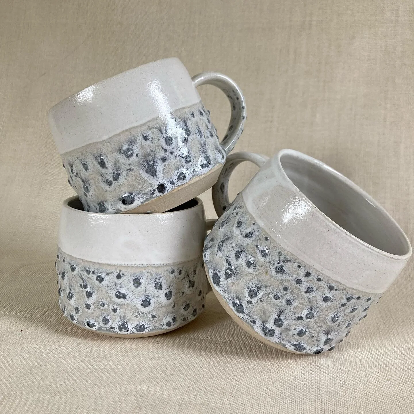 Ostrich Blue mugs on sale @combeinteignheadartisanmarket 19 &amp; 20 Nov. #christmascraftfair #devoncrafts #newtonabbotcraftandgiftfair #devonclay #handmademugs #uniquechristmasgifts #claymugs #perfectchristmasgift