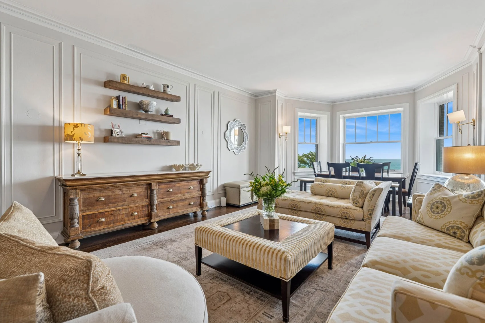 08_1448NLakeShoreDr_5A_165_LivingRoom_HiRes.jpg