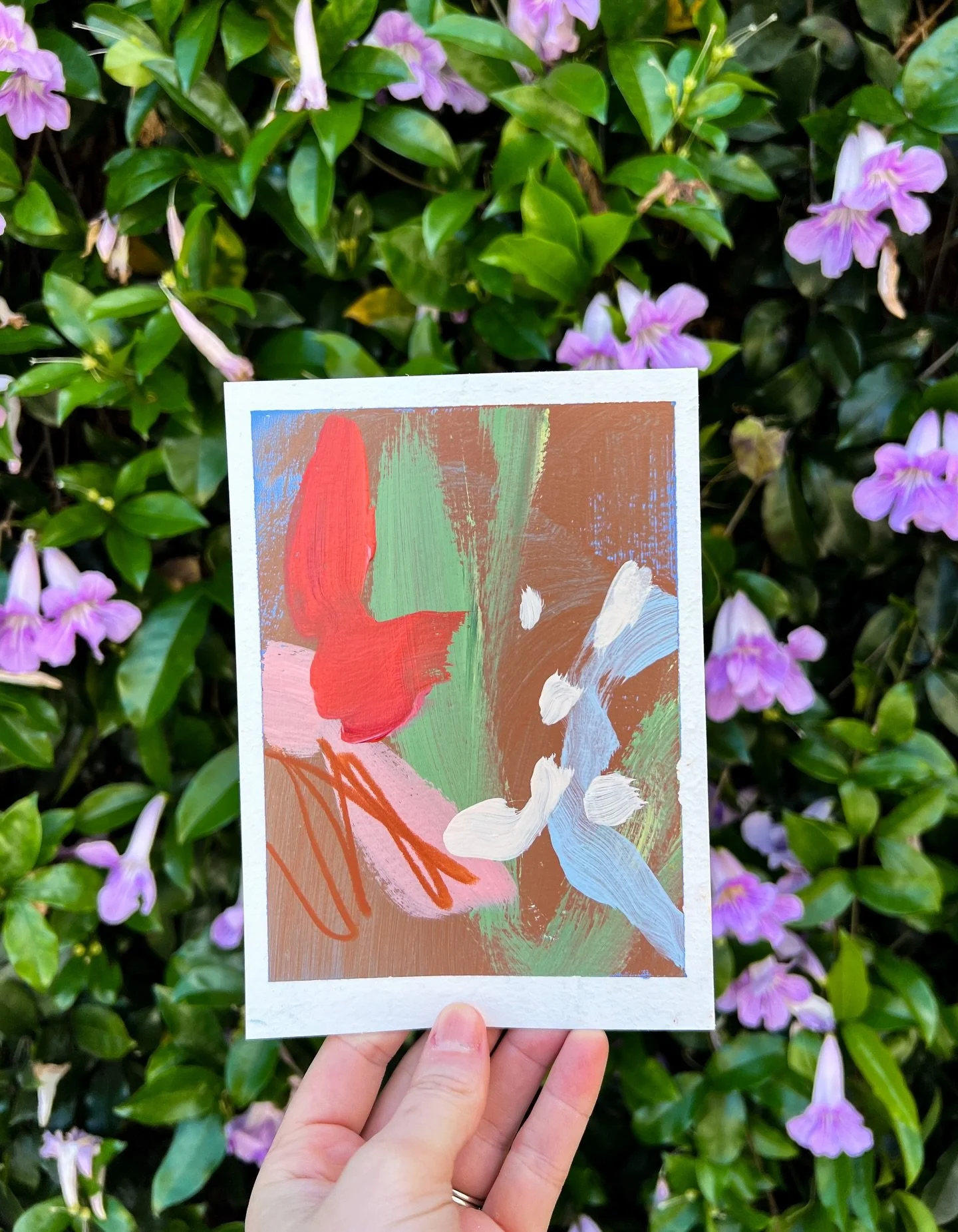 Playing with florals! (Found this background wall of flowers at my local Safeway so I had to stop and snap some shots) 🌸🥰

#floralartwork #flowers_andlife #springflowers🌸 #smallart #gallerywalldecor