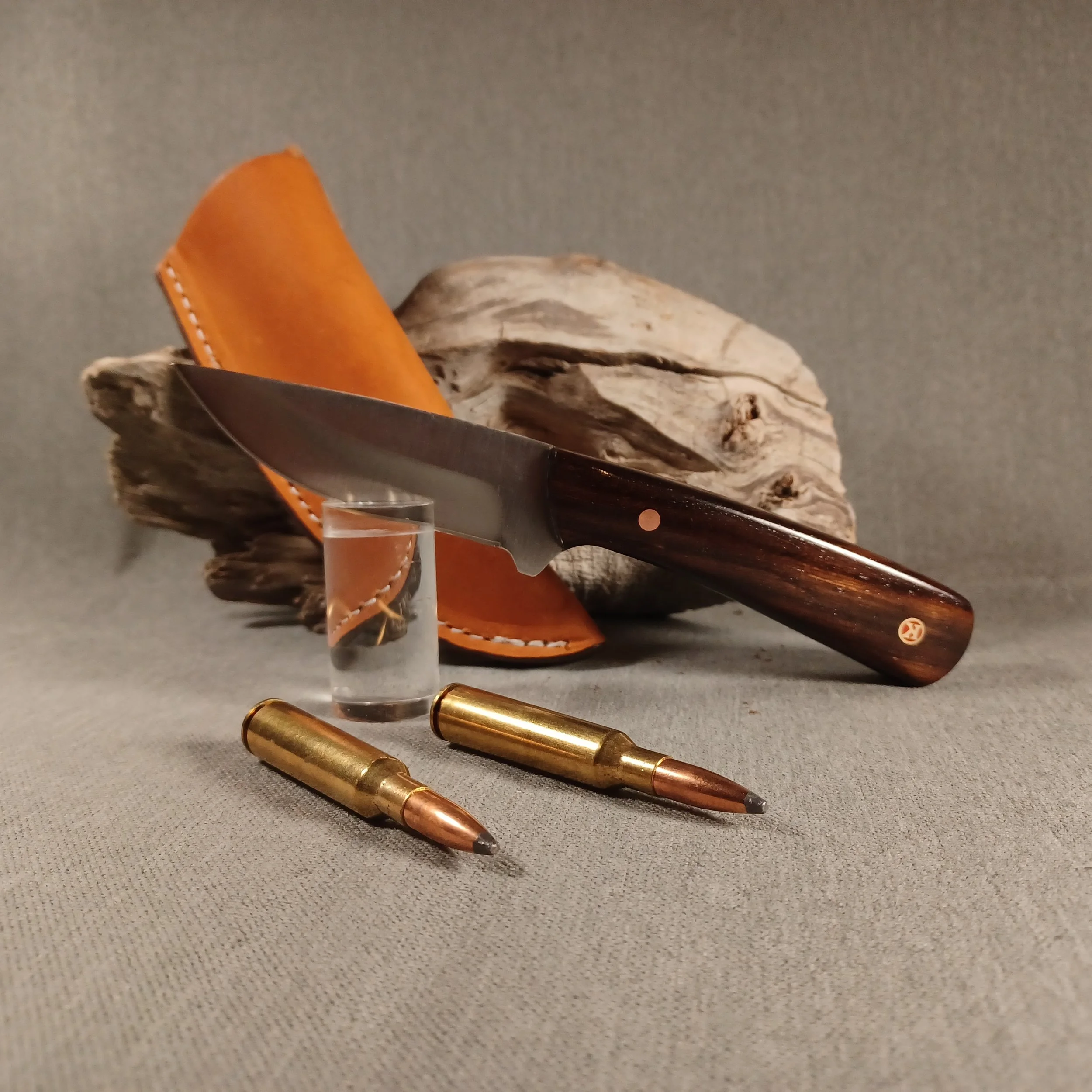 Stainless hunter, Leadwood scales