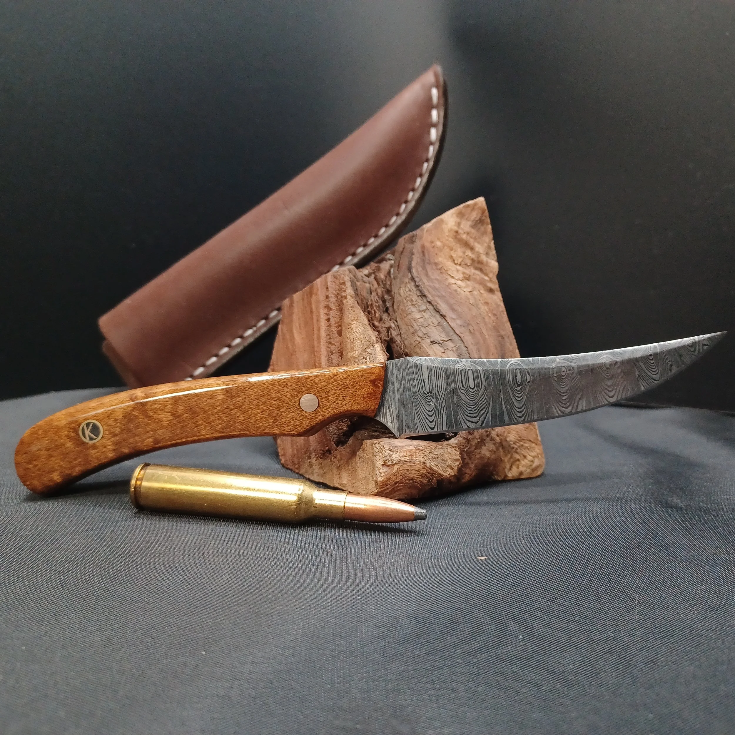 3.75" Ladder Damascus hunter, Baked Maple