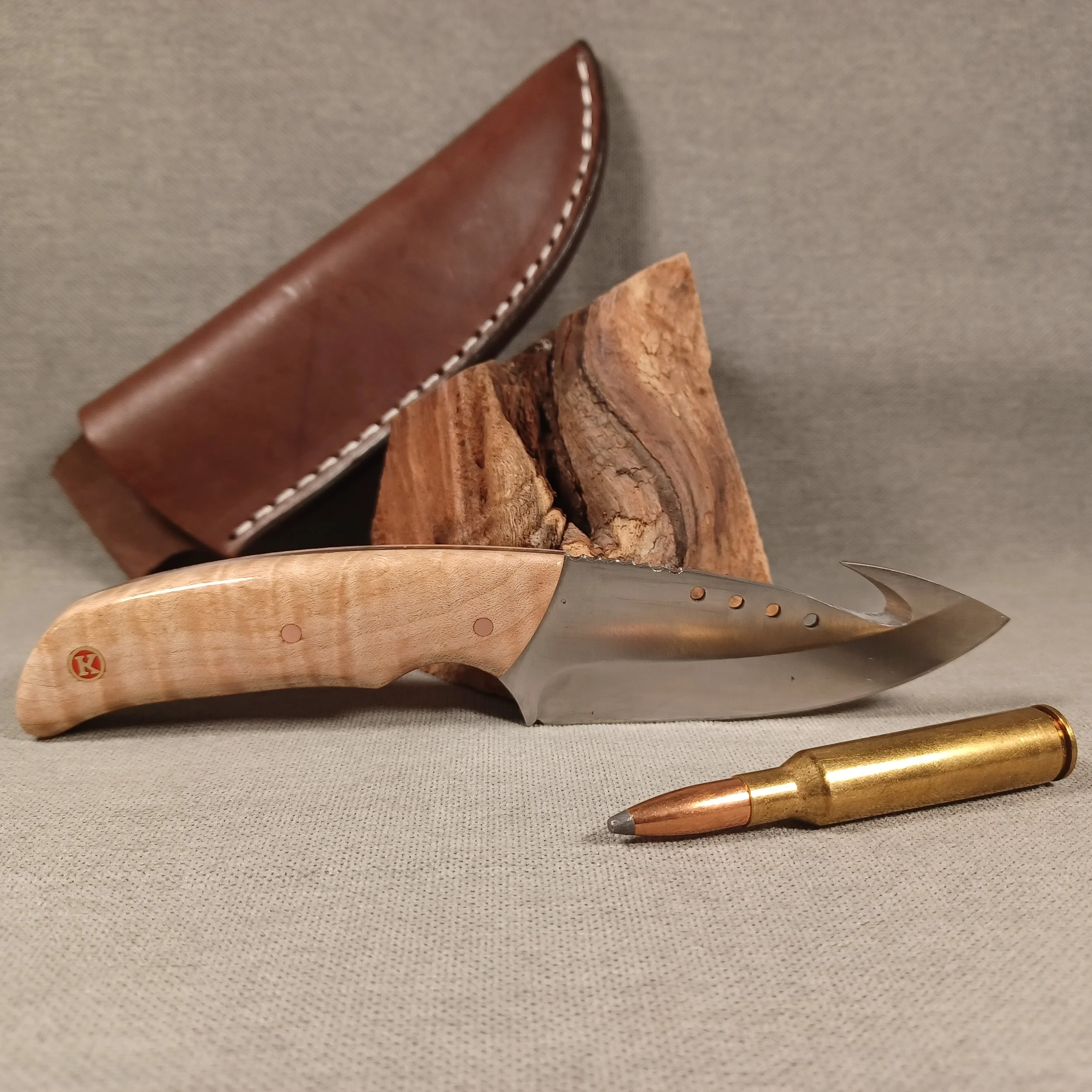3 1/4" Stainless steel guthook hunter, Tiger Maple