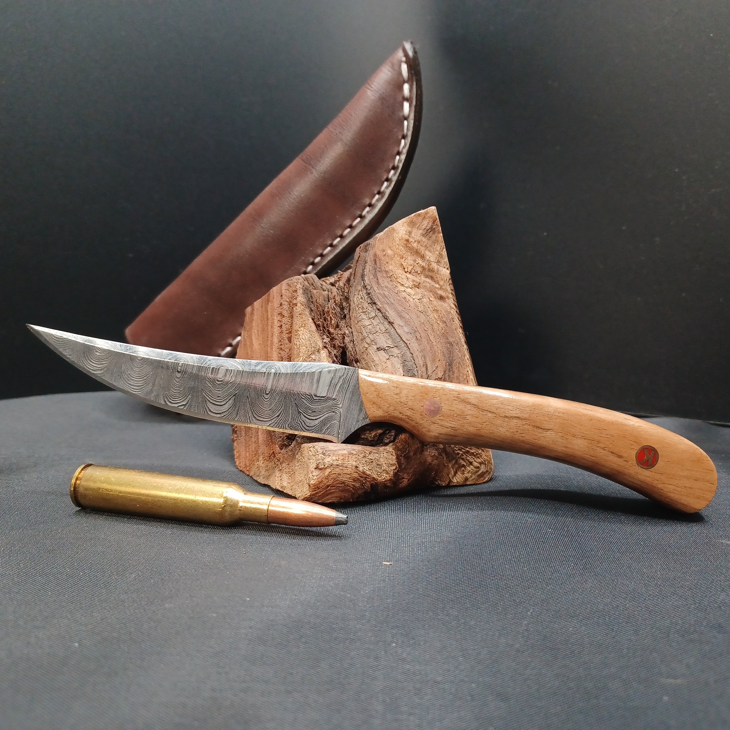 3.75" Ladder Damascus hunter, Asian Satinwood