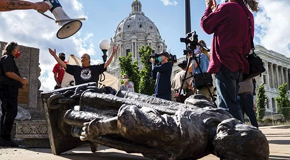 Statues Teaching History