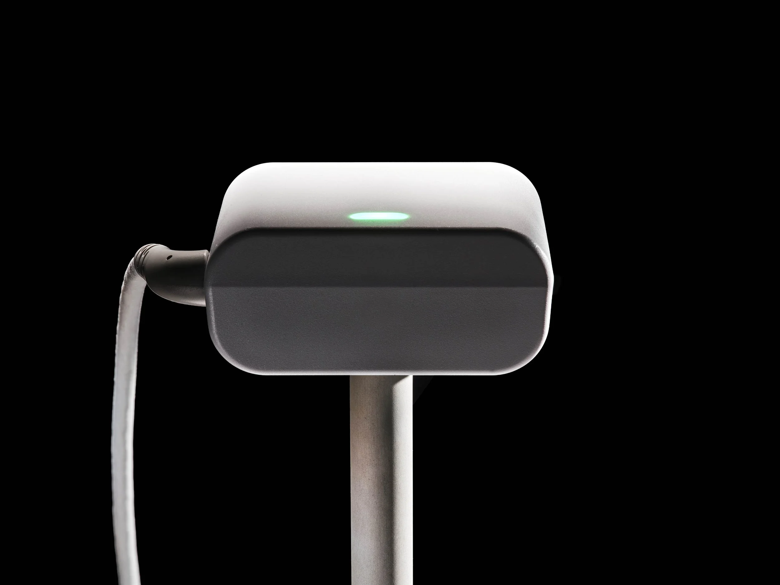 Acsist_Retouched_AngioTouch_Physician-holding-controller_Shot20 1.jpg