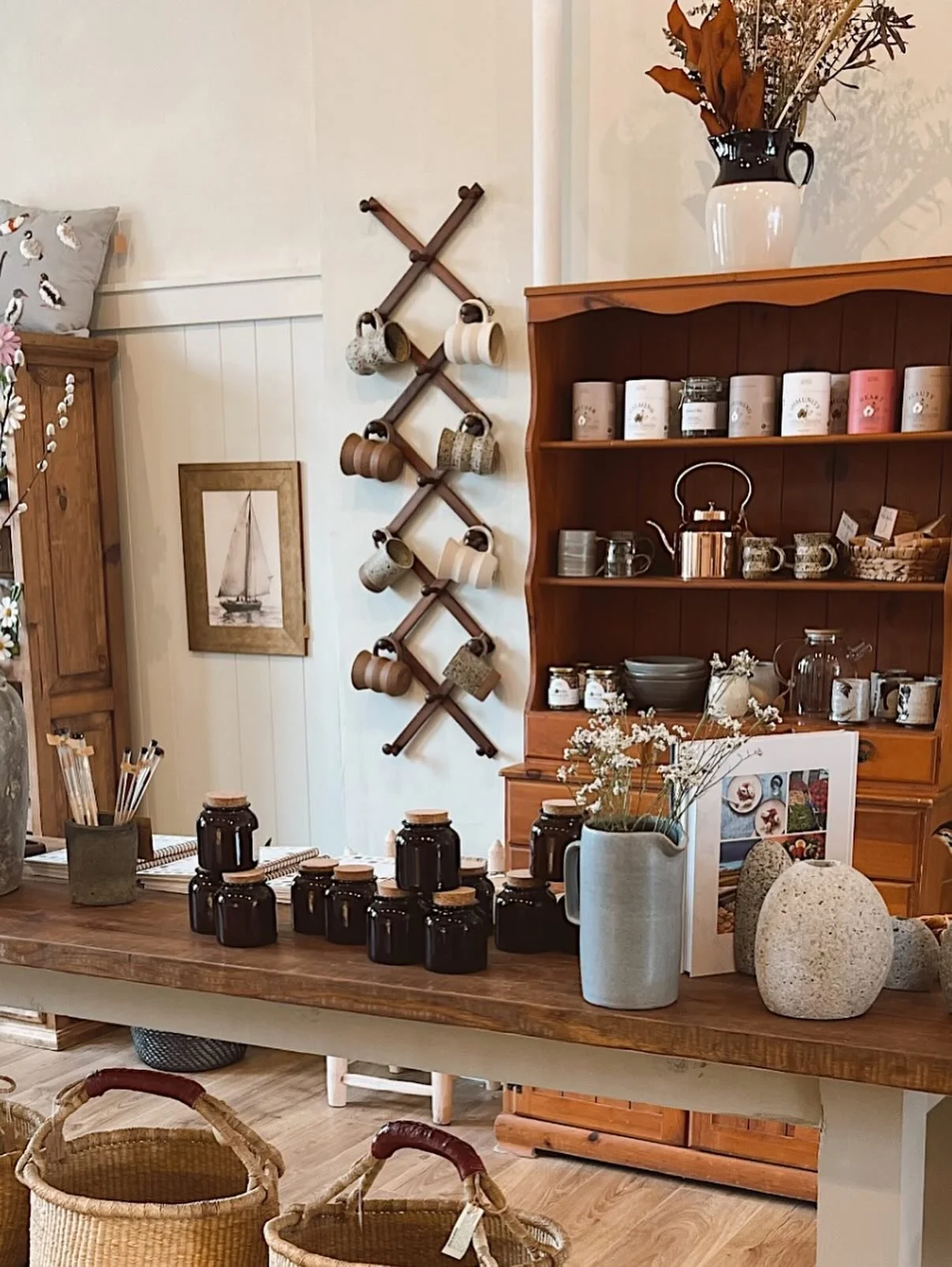 This year stretched me in so many ways — new beginnings, big challenges, and so much growth.
I’m so grateful for every shop that has welcomed Growing Up Rooted onto their shelves and I’m excited to continue to learn how to support t