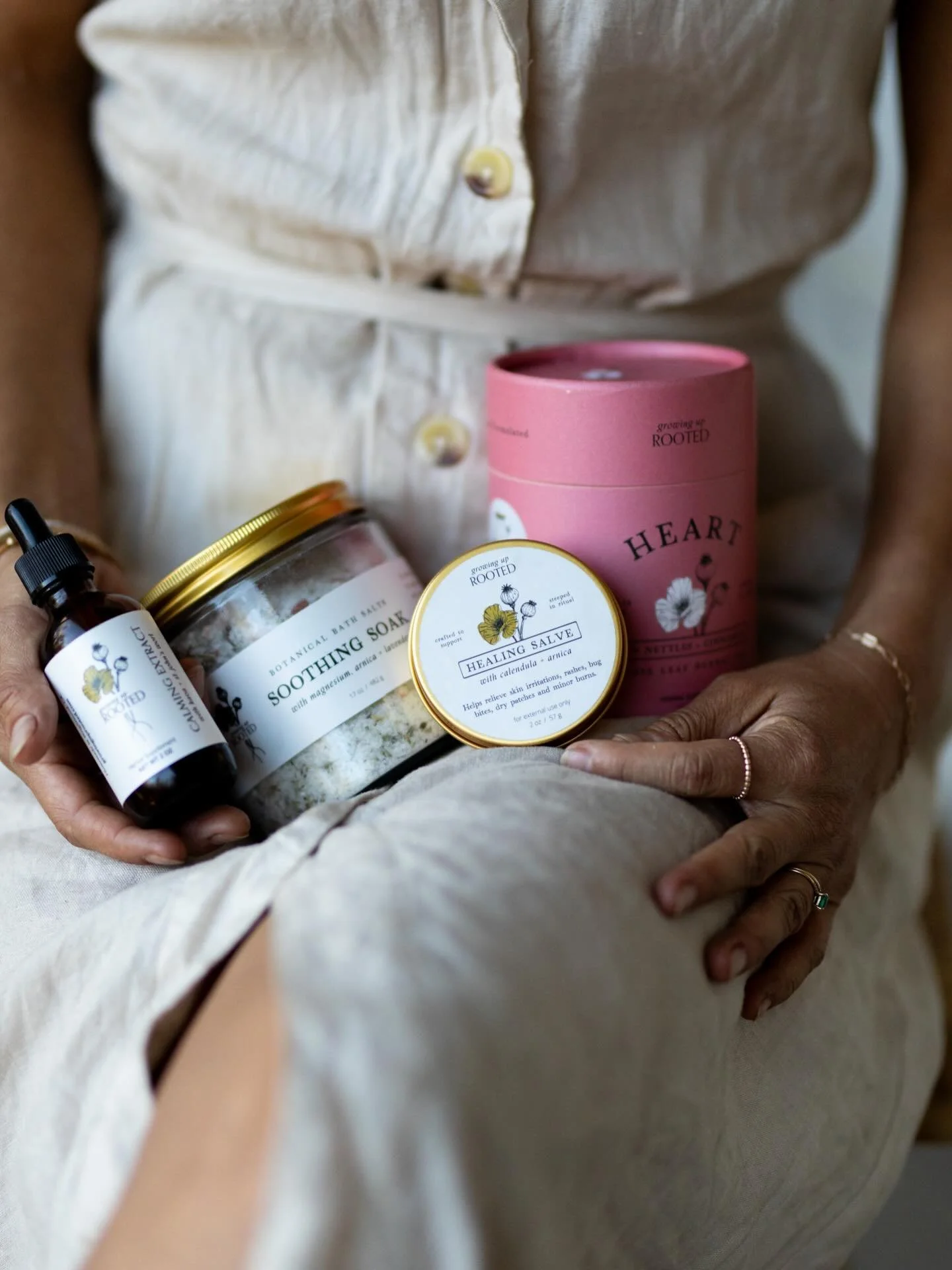 SOOTHING SOAK ✨
A restorative bath for tired, aching bodies.

I originally made this blend with postpartum mamas in mind &mdash; something to reduce inflammation, ease soreness, and create a moment of calm. Now I use it anytime I&rsquo;m sore from wo