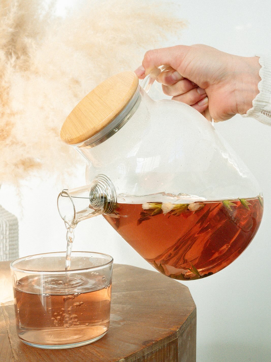 Bloom is finally here and she is a beauty 🌸 Earlier this year, when it was very cold and gray, I craved a lightness of being. A colorful softness. A feeling of goodness and beauty. And Bloom came about. I have a very limited amount now, until the la