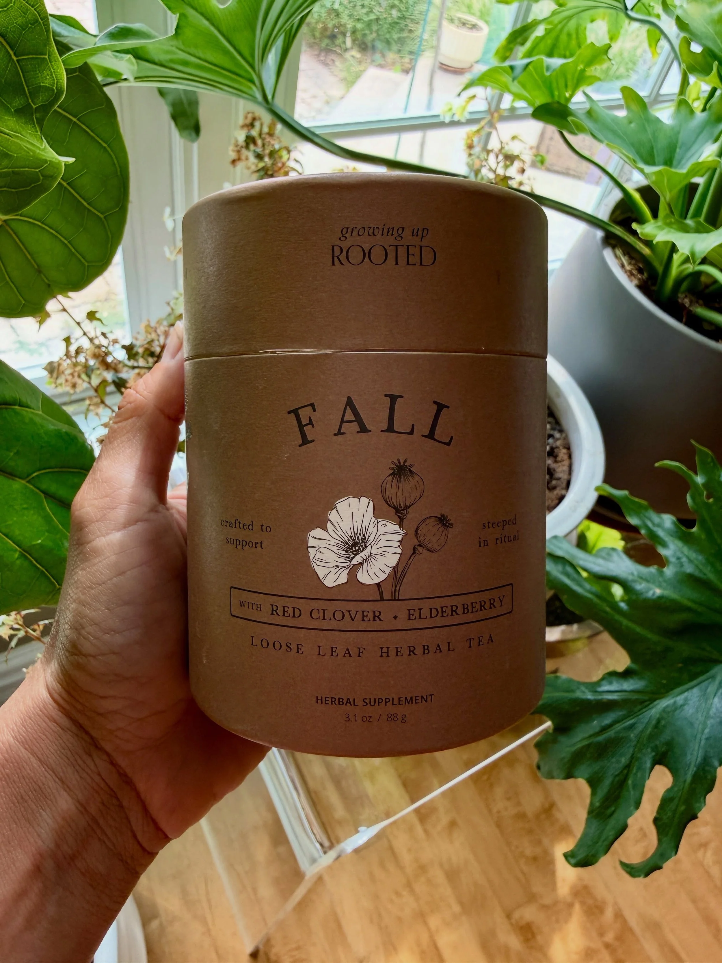 Fall blend is here 🍁 and from the very beginning, when I formulated this blend, 3 years ago, I dreamed of making it with home harvested red clover. The difference is enormous between the red clover to can buy and the one you harvest and dry yourself
