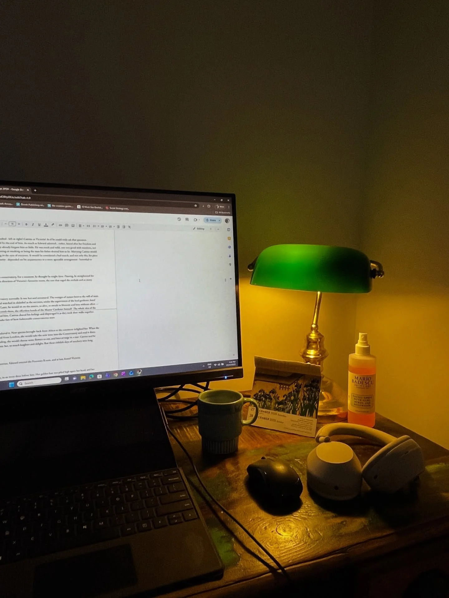 I love the days between Christmas and NYE when I can quietly write in the afternoon. ☕️📕

It feels like the world has stopped for a while, and I can gently drop into my own little world. ✍️

How are you spending &ldquo;twixmas&rdquo;, the days betwe